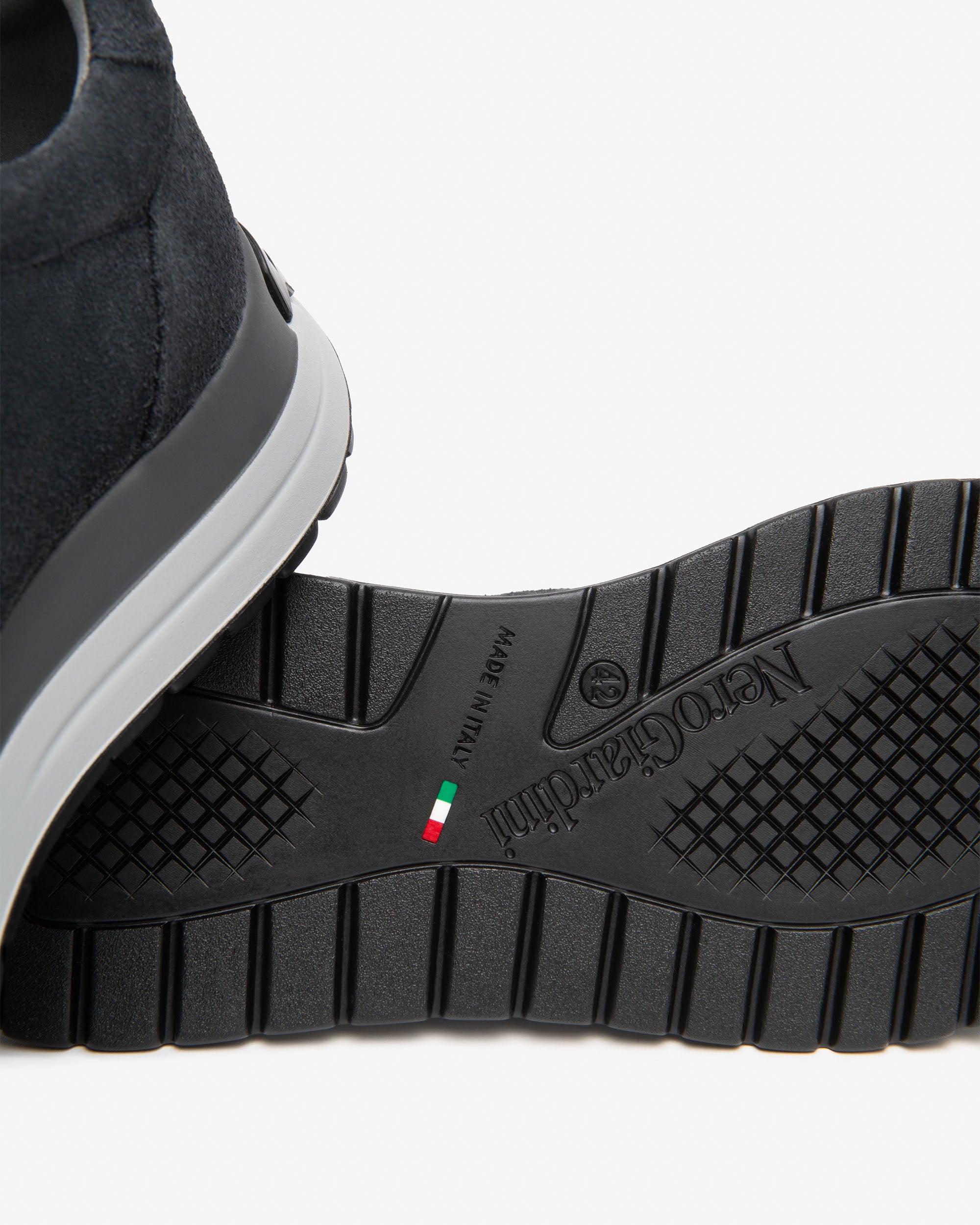 NeroGiardini Sneakers Homme Daim Laçage Semelle Caoutchouc