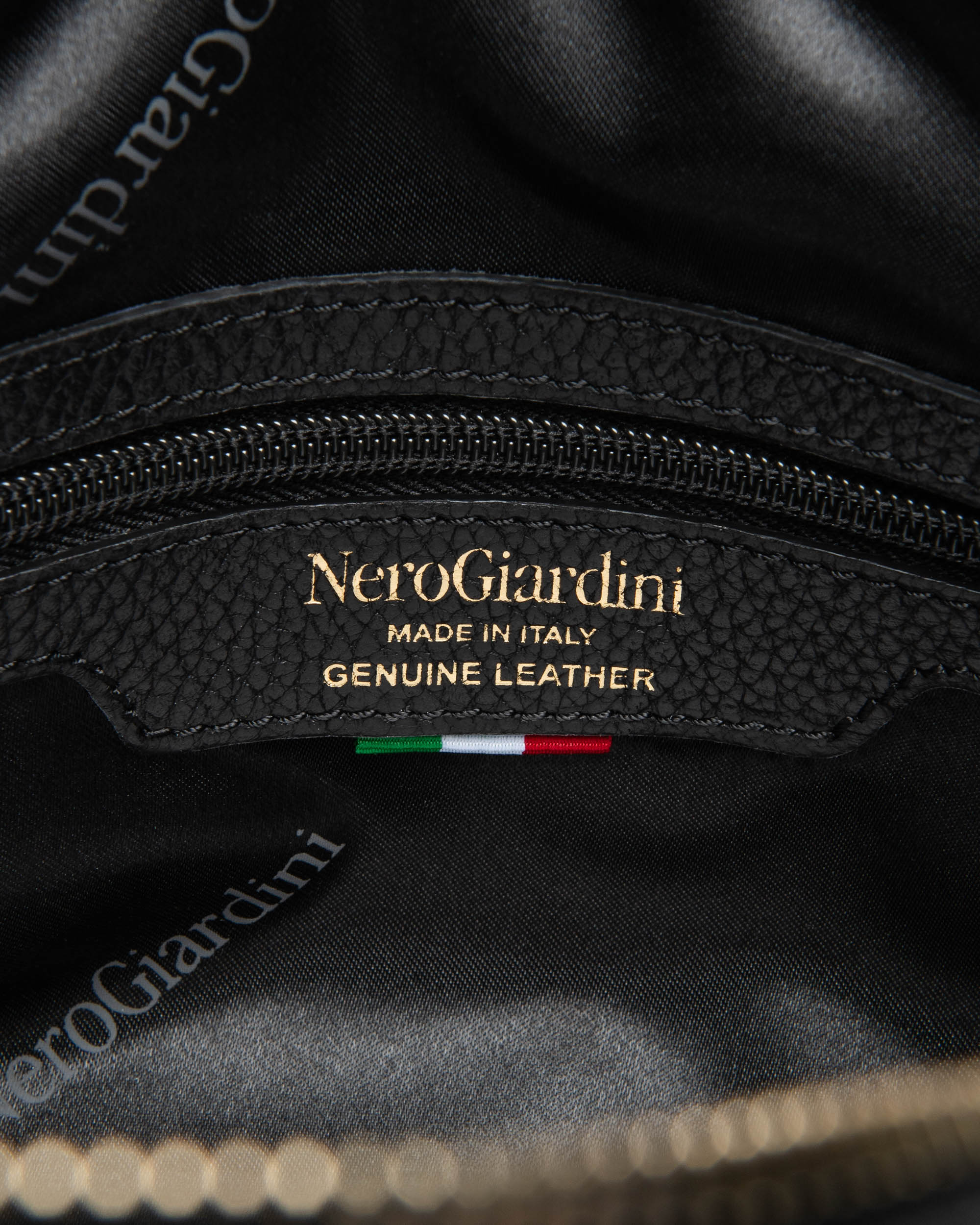 NeroGiardini Sac Épaule Femme Cuir Souple Doré