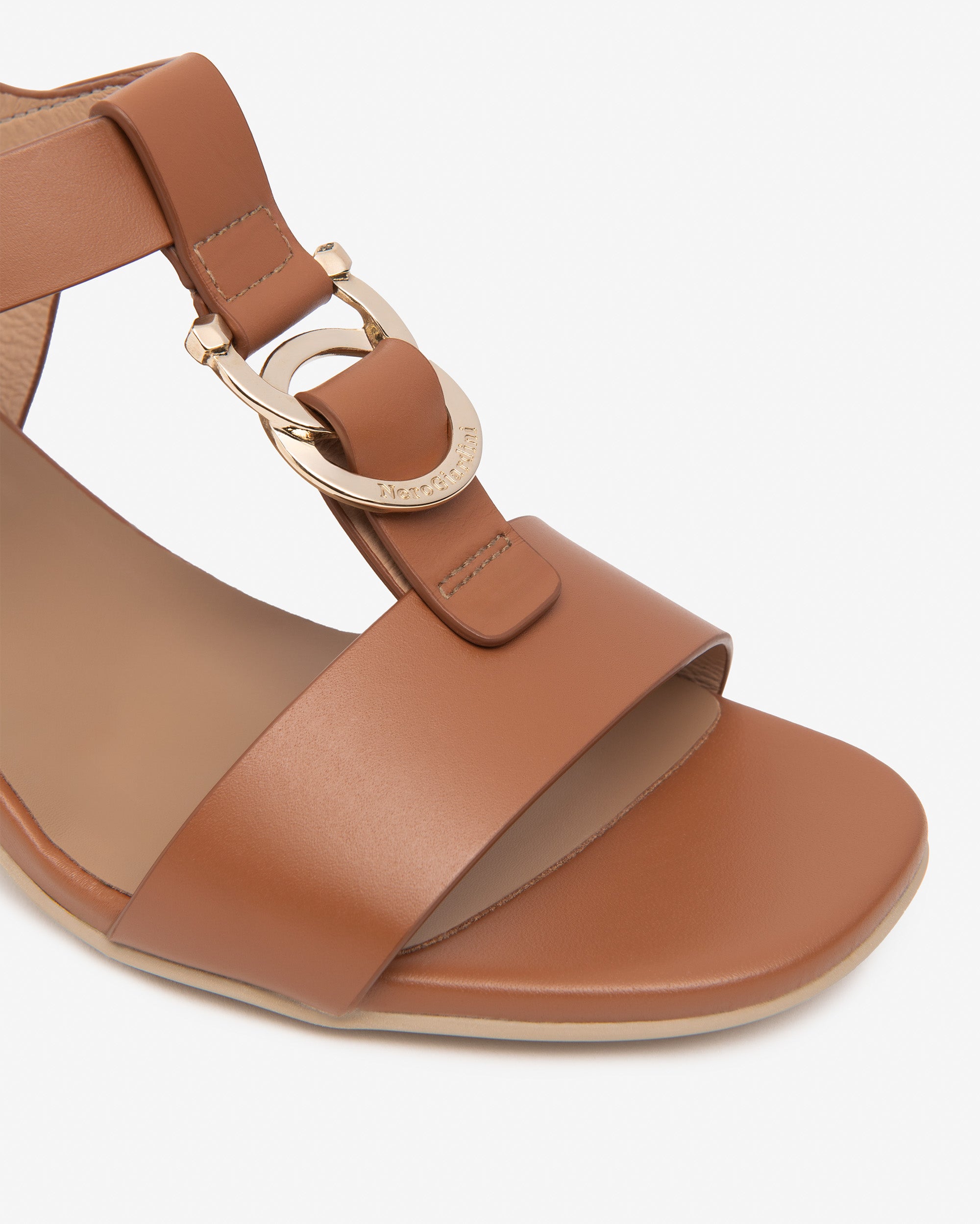 NeroGiardini Sandales cuir femme été confort