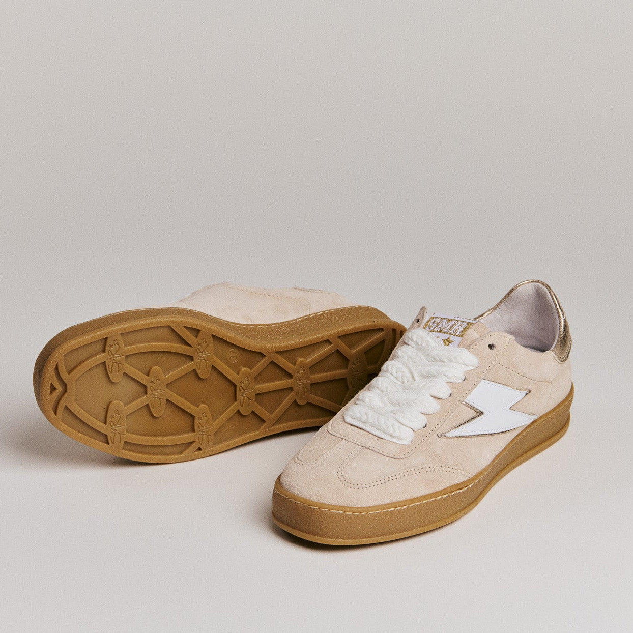 SMR India D147 baskets daim beige détails or