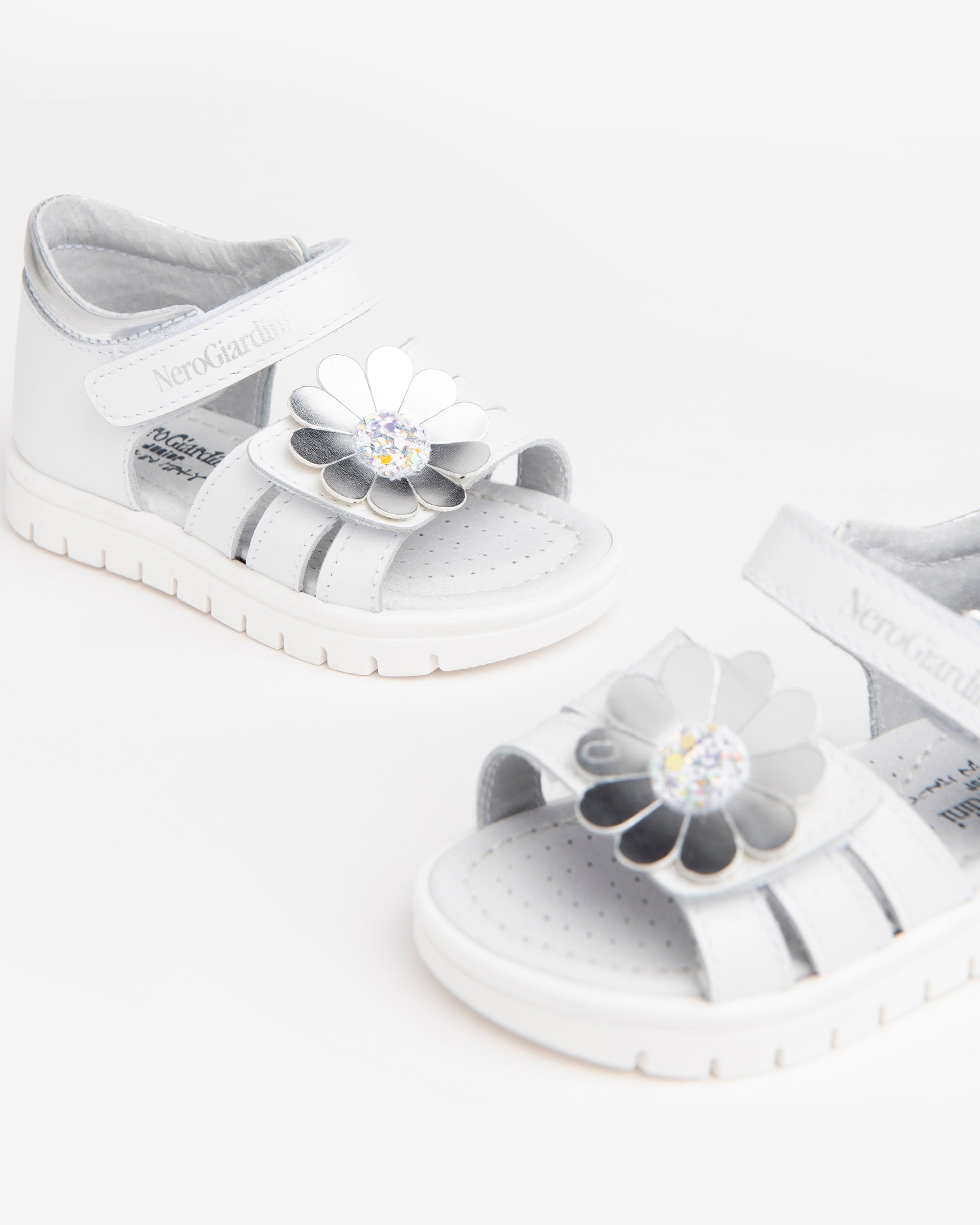 NeroGiardini Sandales Baby Fille Cuir Pointure 19 Fleur