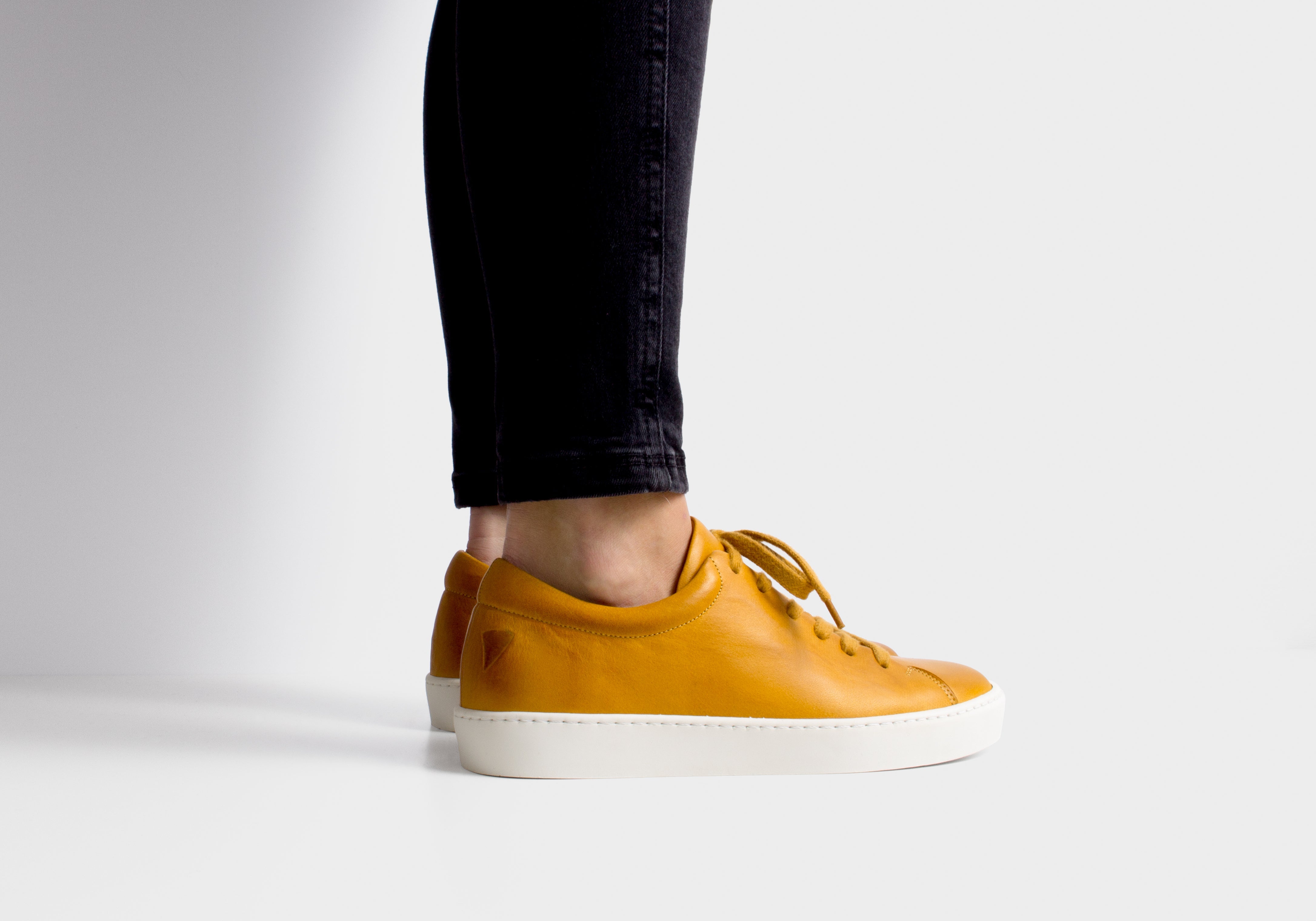 JAK Royal Mustard baskets cuir moutarde