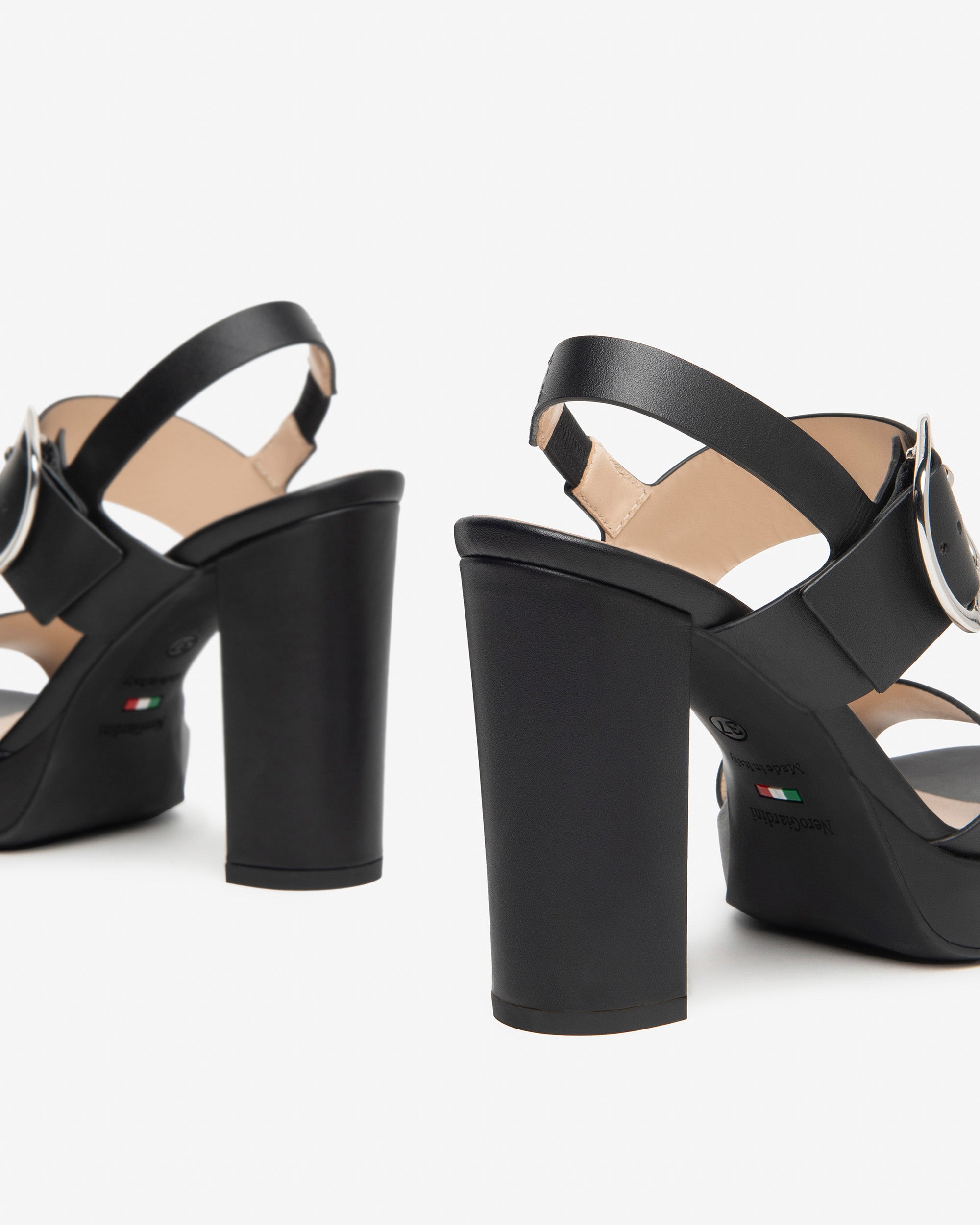 NeroGiardini Sandales cuir femme été