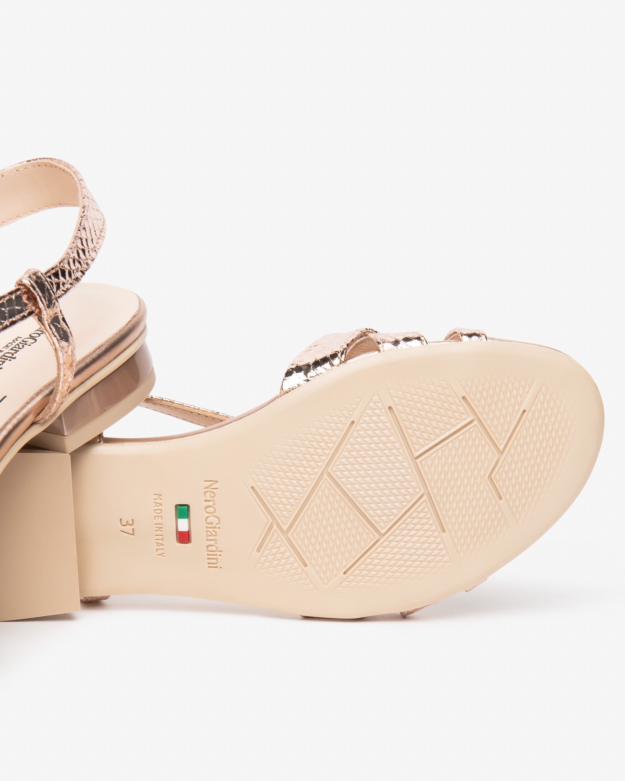 NeroGiardini Sandales Sandale Femme Cuir 38 Été