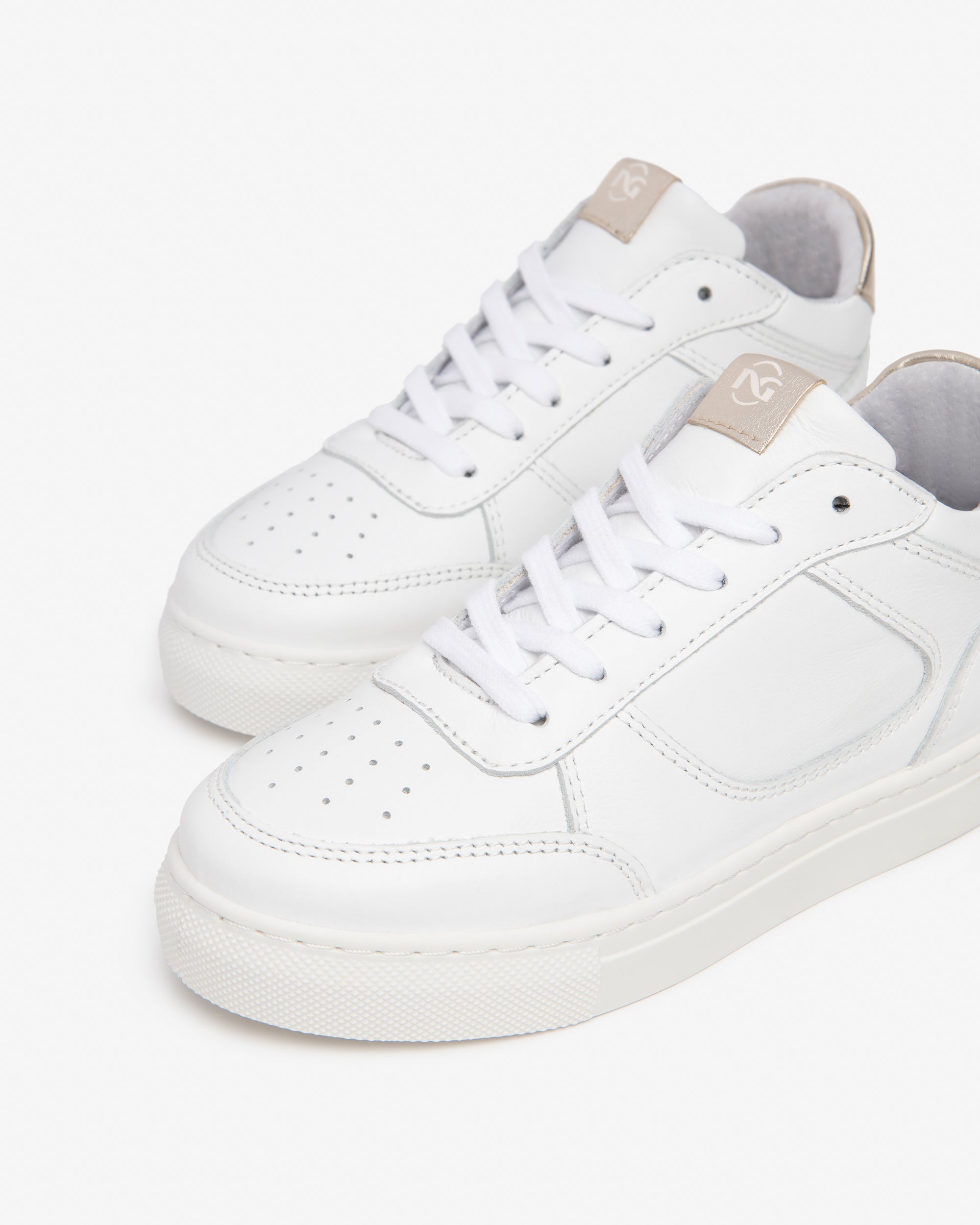 NeroGiardini Sneakers Fille Cuir Légères Lacets