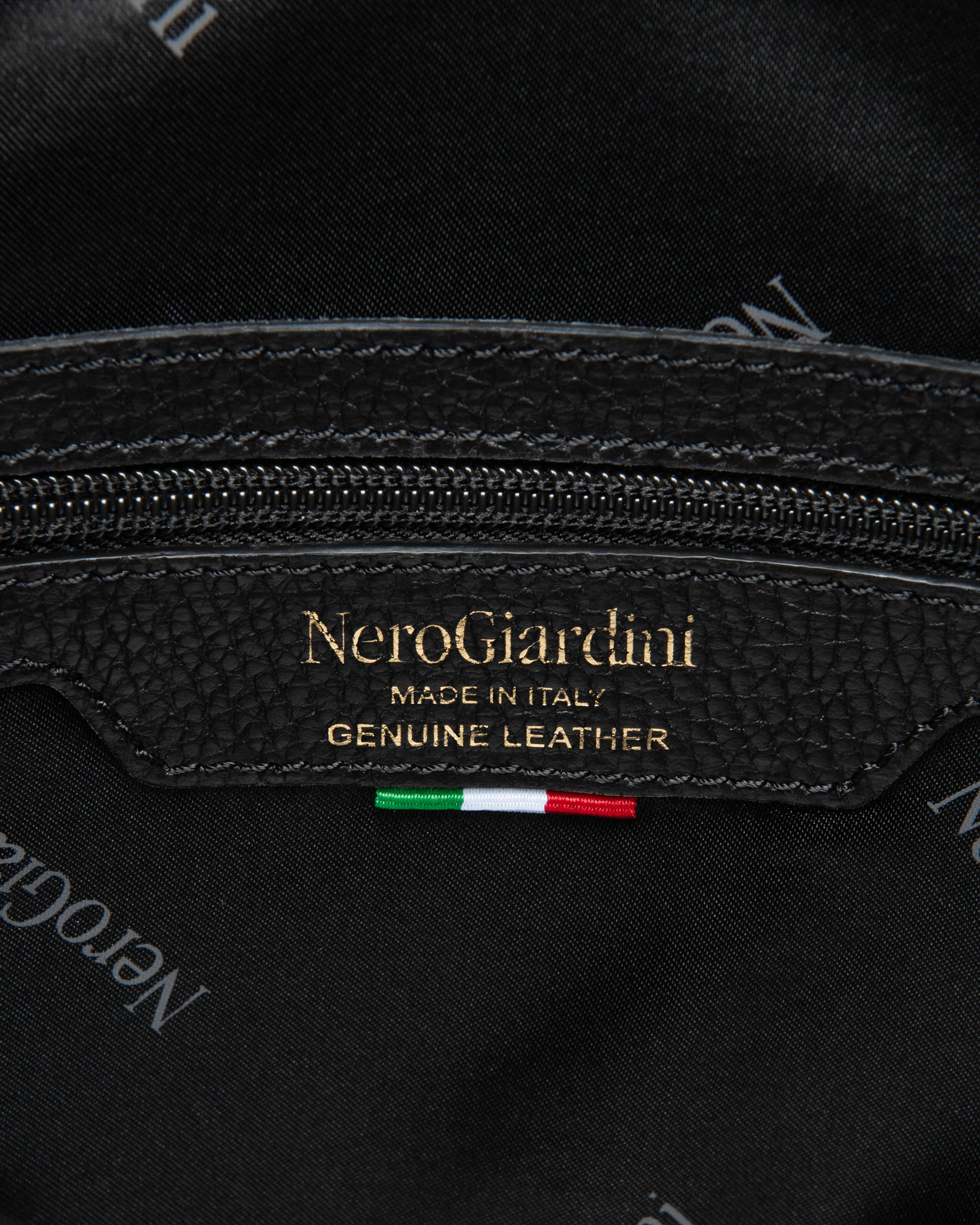 NeroGiardini Sac Épaule Femme Cuir Python Boucle Dorée