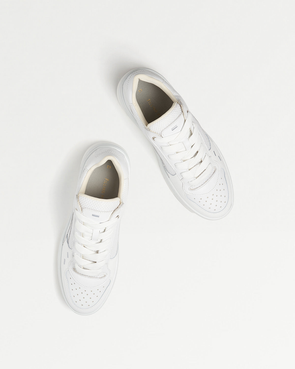 Filling Pieces Cruiser Crumbs baskets blanches cuir