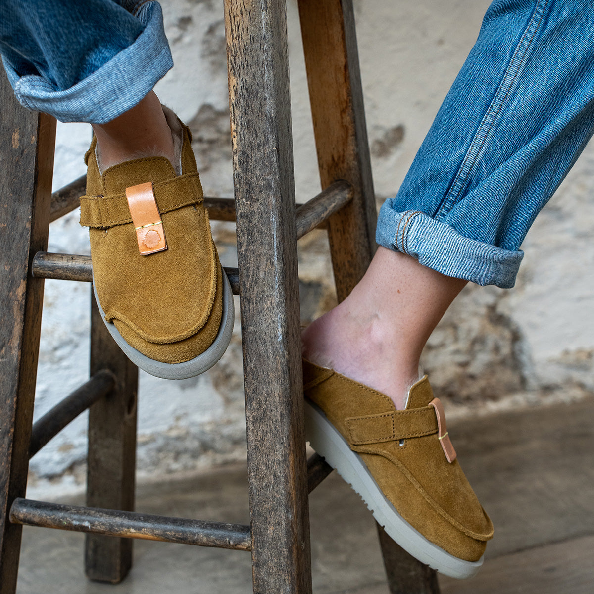 Satorisan Uwabaki Clog Suede sabots marron daim