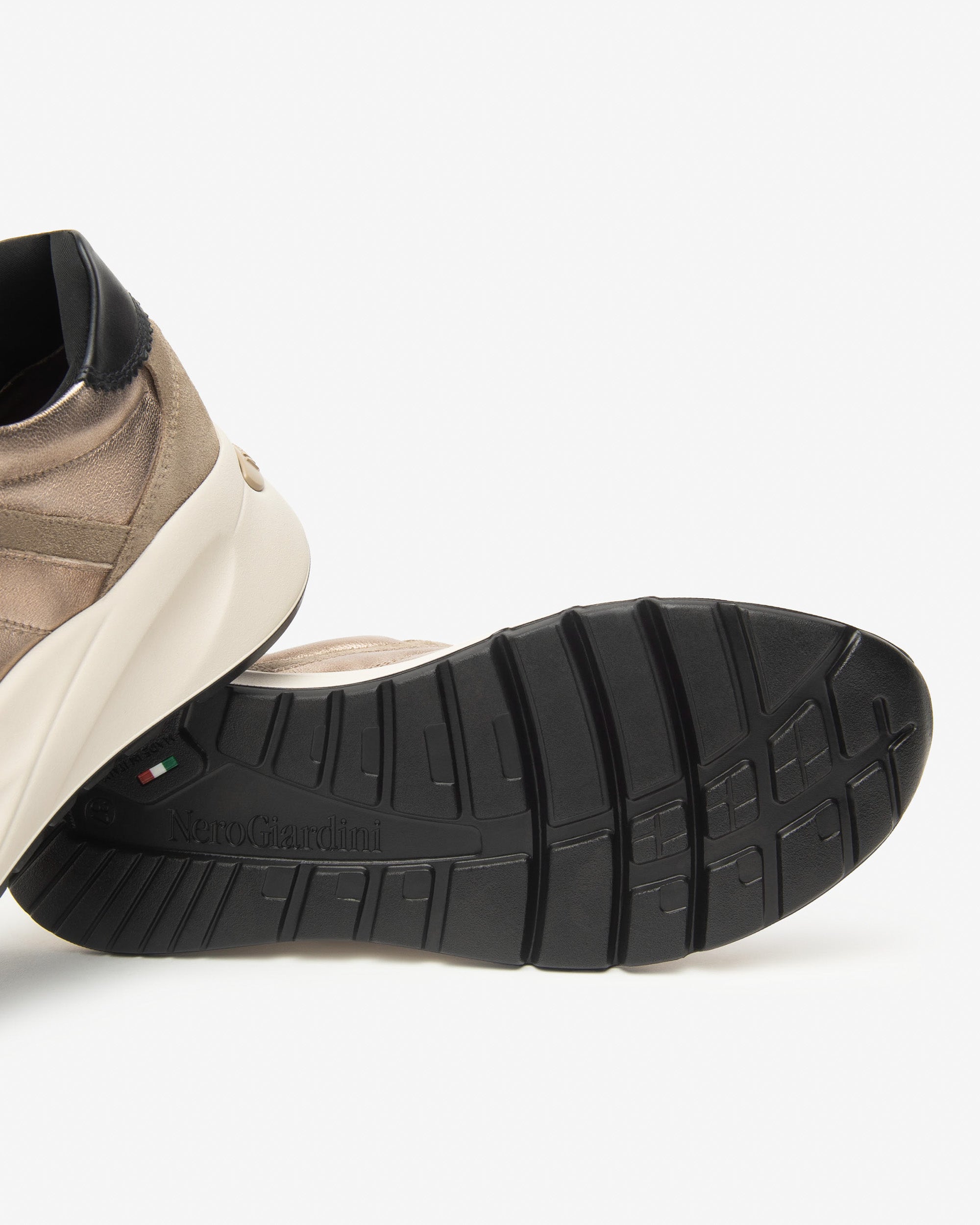 NeroGiardini Sneakers Femme Cuir Velours Confort