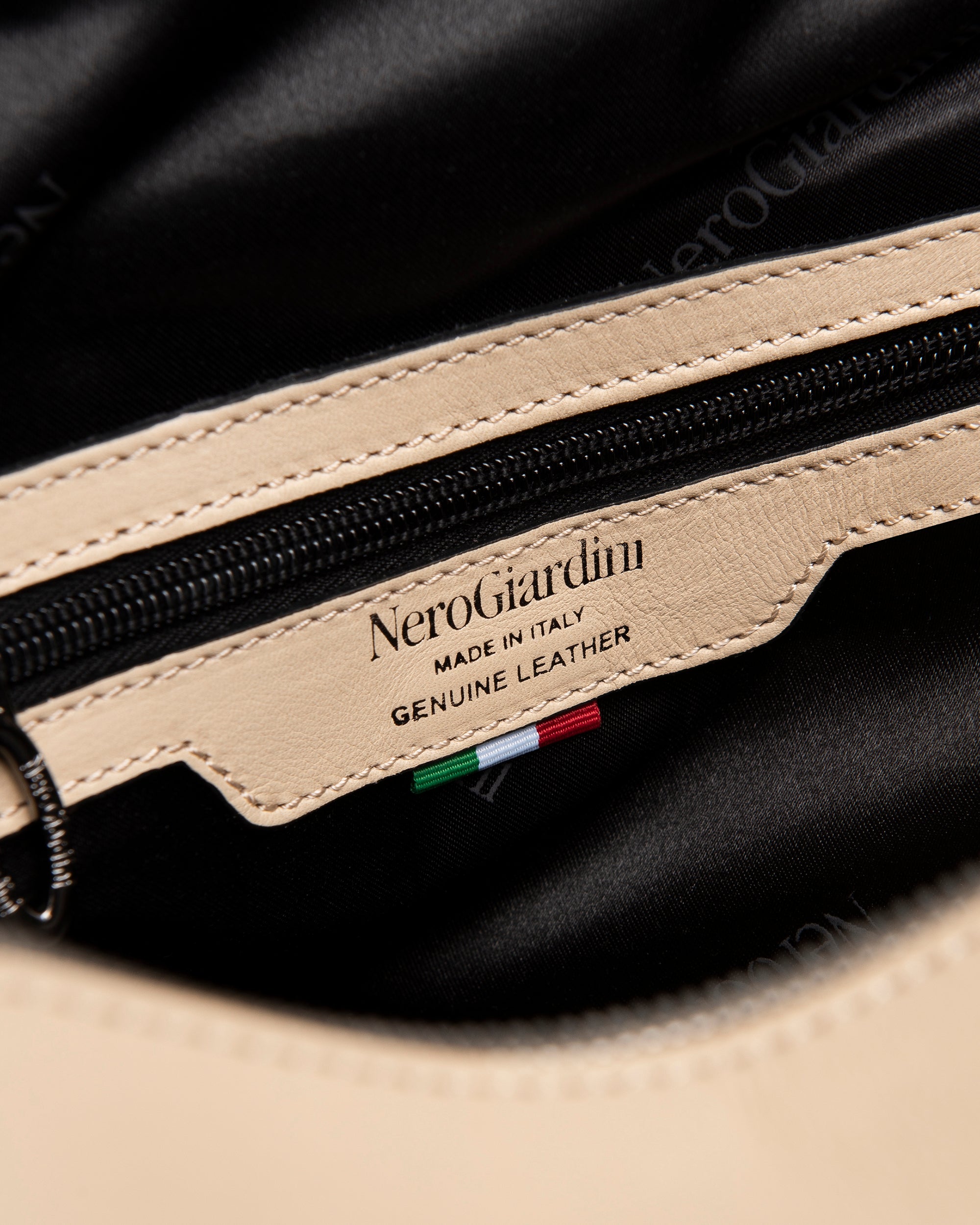 NeroGiardini Sacs Femme Matière Technique Sac à Dos