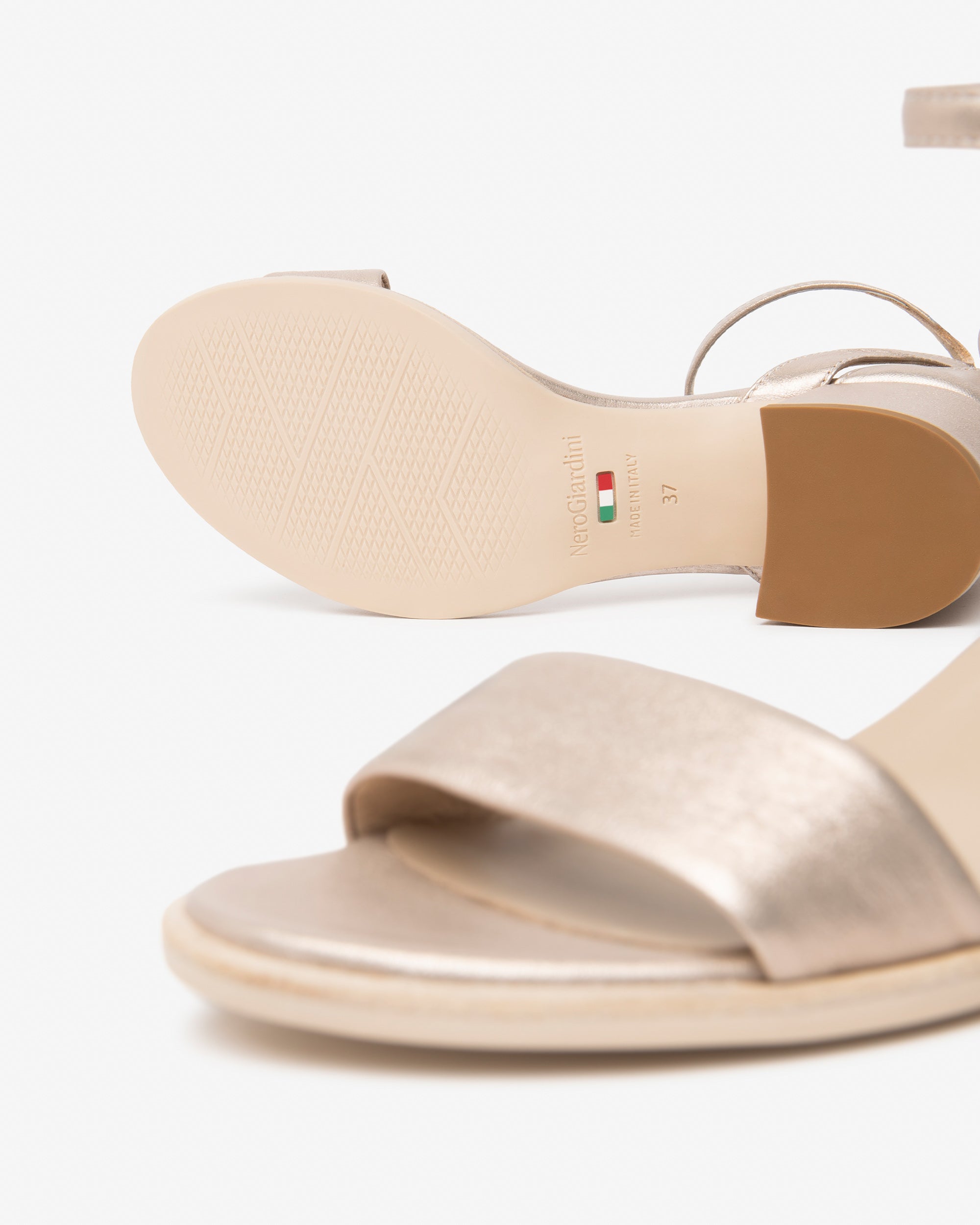 NeroGiardini Sandales sandales femme cuir pointure 38 été