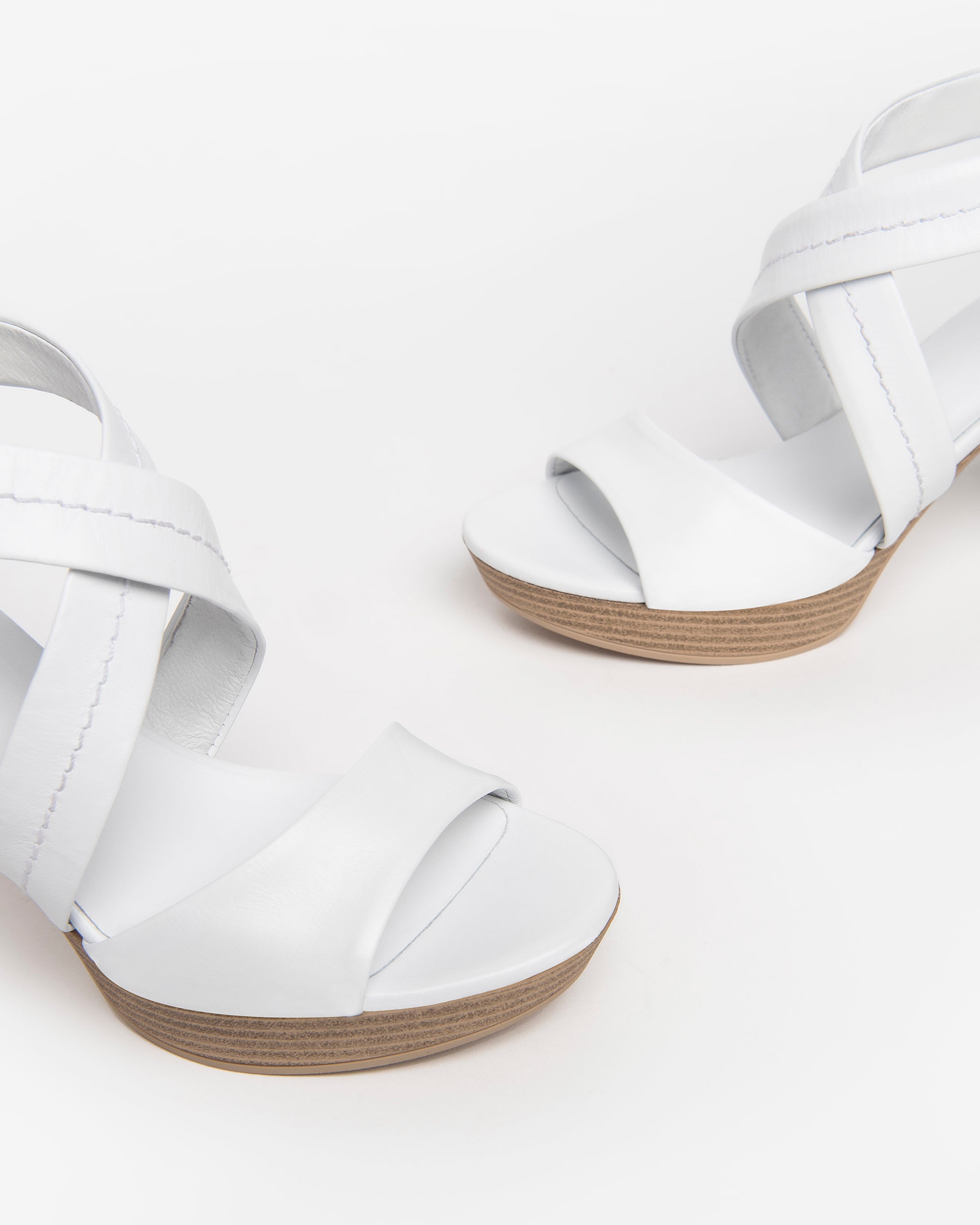 Nerogiardini Sandales Sandales Femme en Cuir Confort