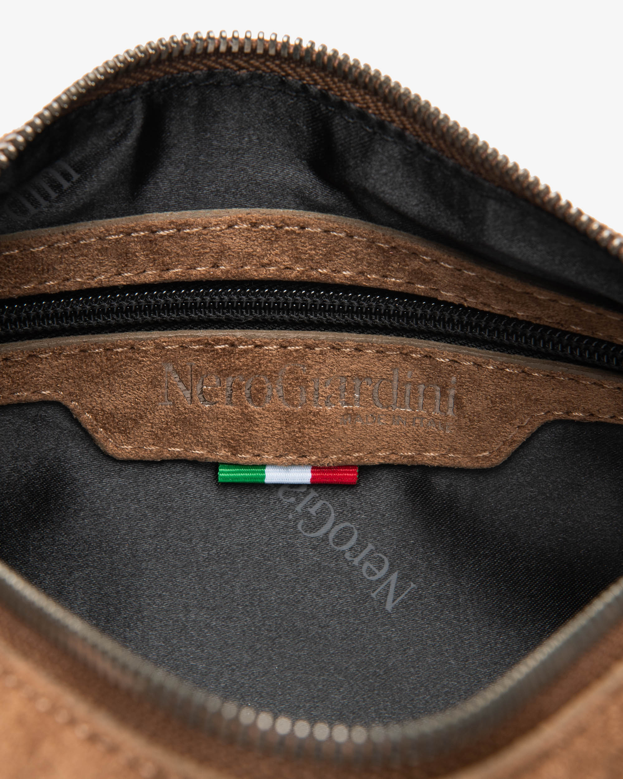Nerogiardini Sacs Sac Bandoulière Femme Daim PZ Rabat Asymétrique