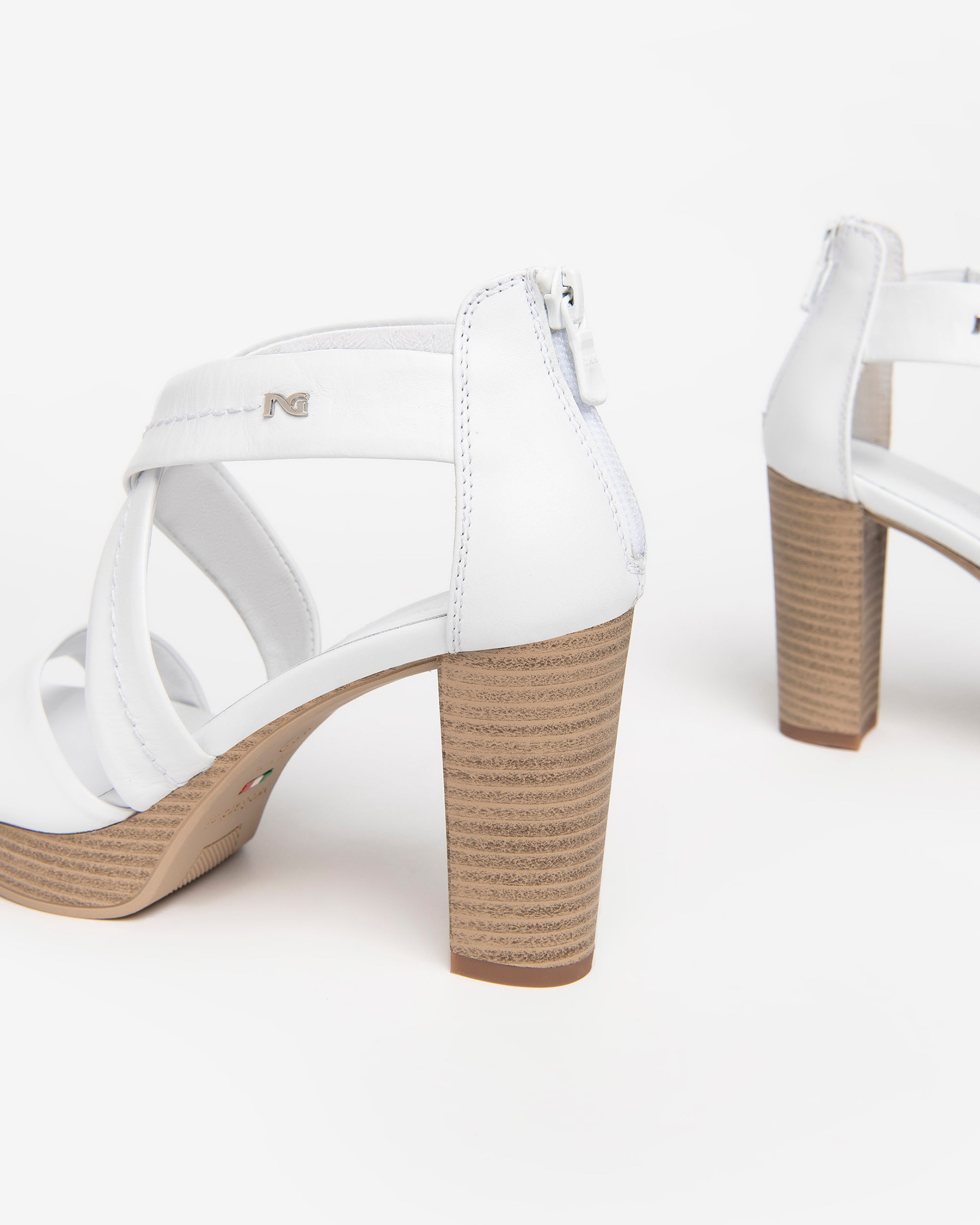 Nerogiardini Sandales Sandales Femme en Cuir Confort