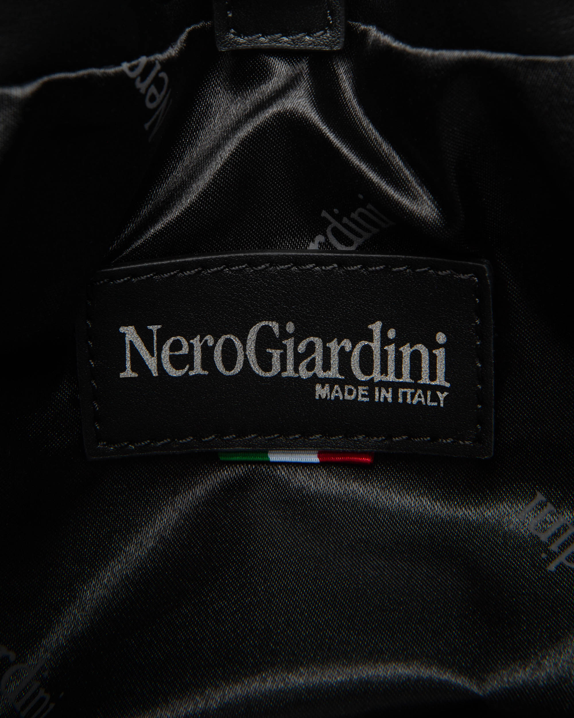 NeroGiardini Sacs Seau Femme Matière Technique