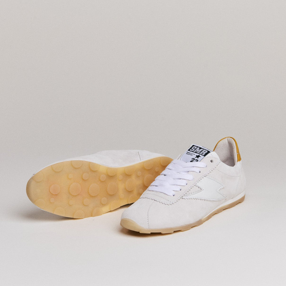 SMR Cassie D466 baskets daim blanc cassé moutarde