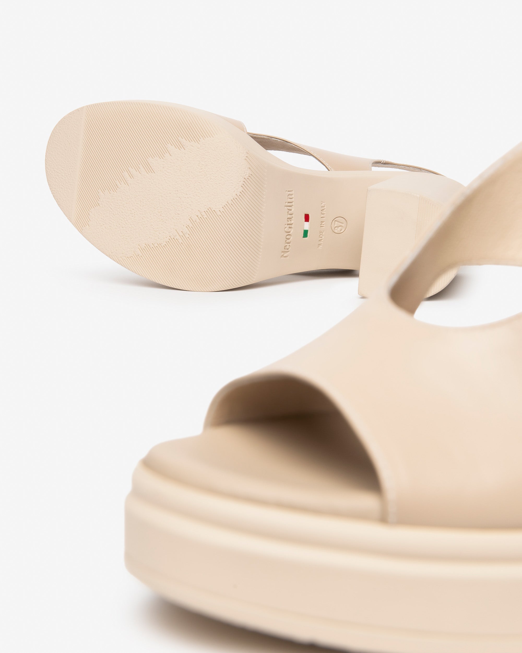 NeroGiardini Sandales sandales femme cuir pointure 38