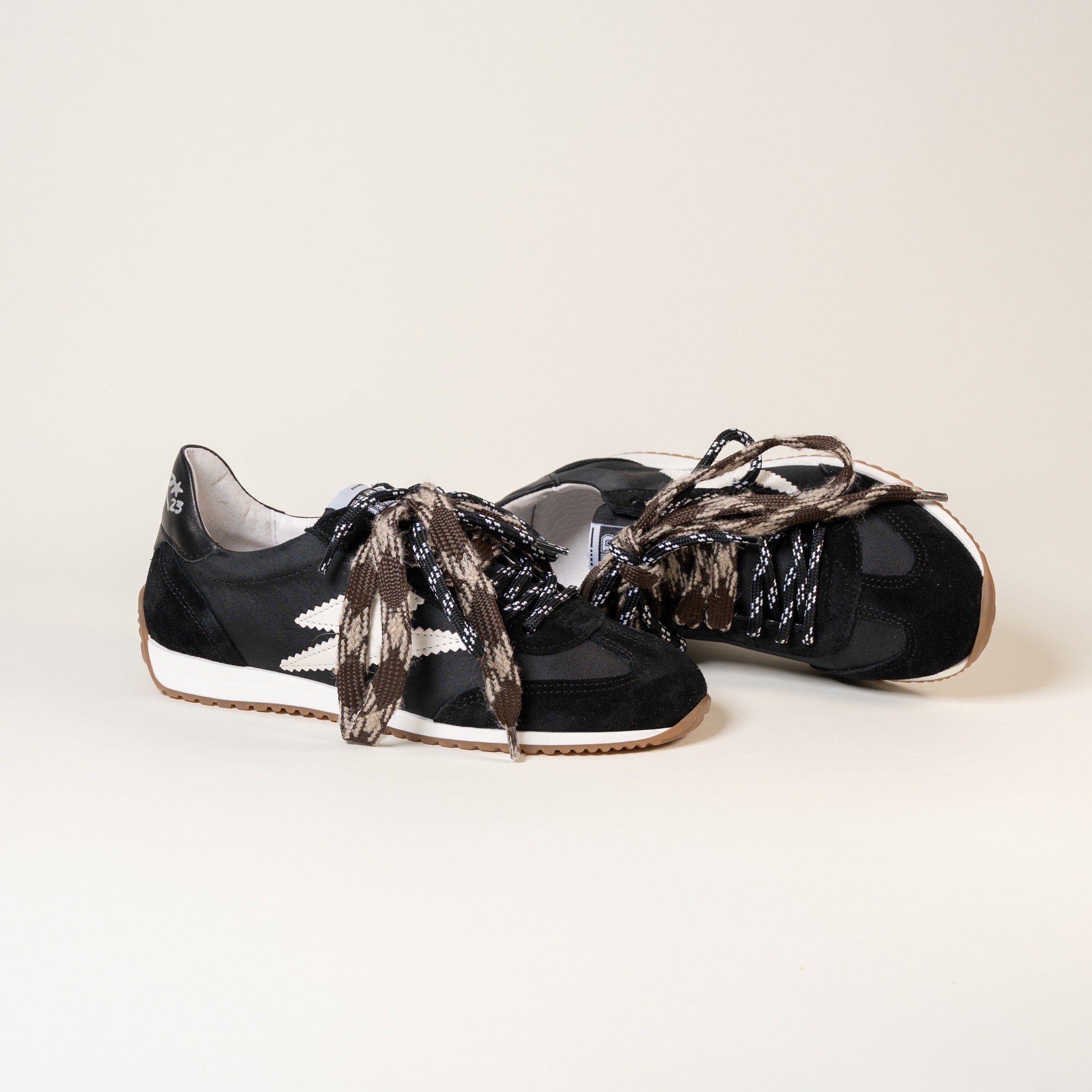 SMR June E277 baskets noir blanc toile et cuir