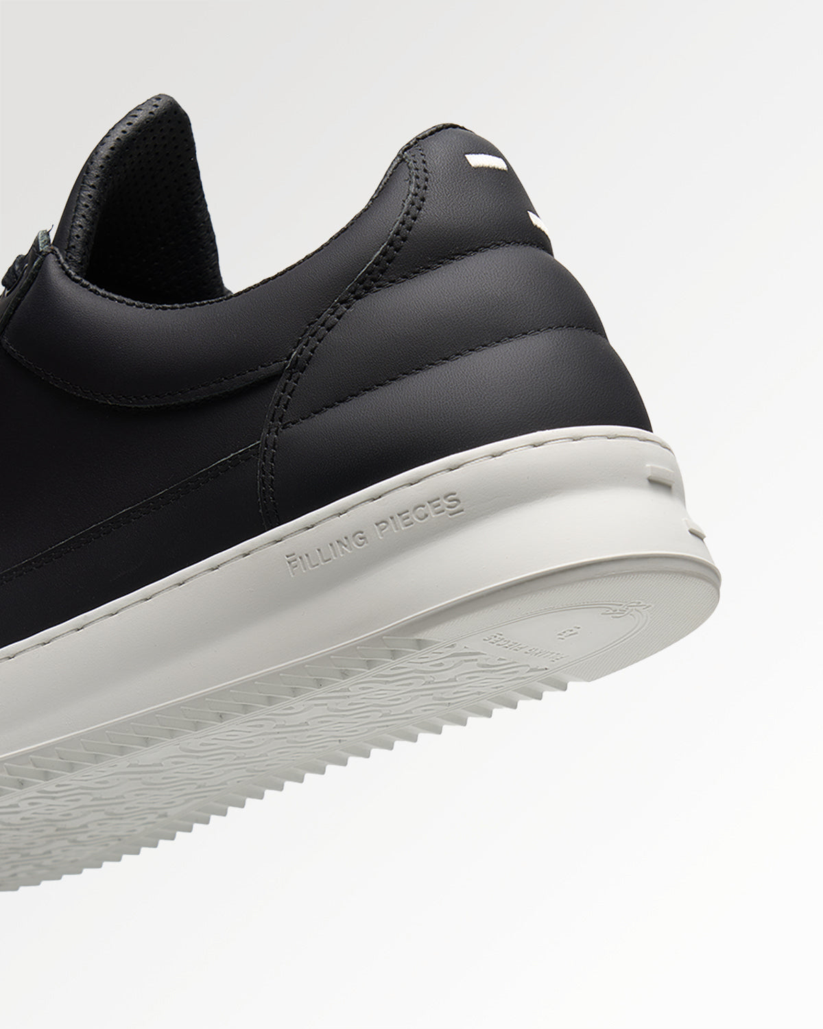 Filling Pieces Low Top sneaker Organic Nappa Black cuir
