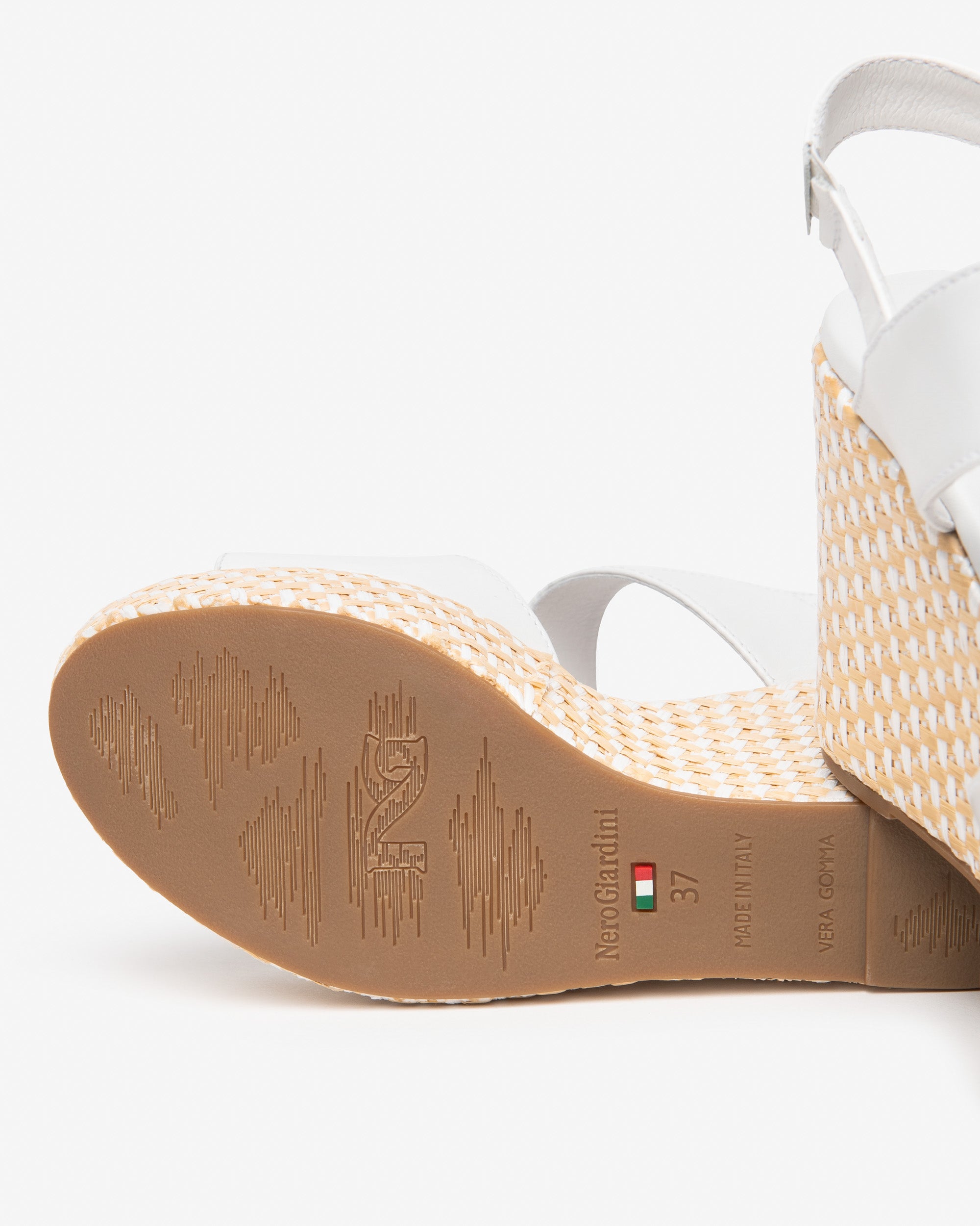 NeroGiardini Sandales sandales cuir femme 38 été