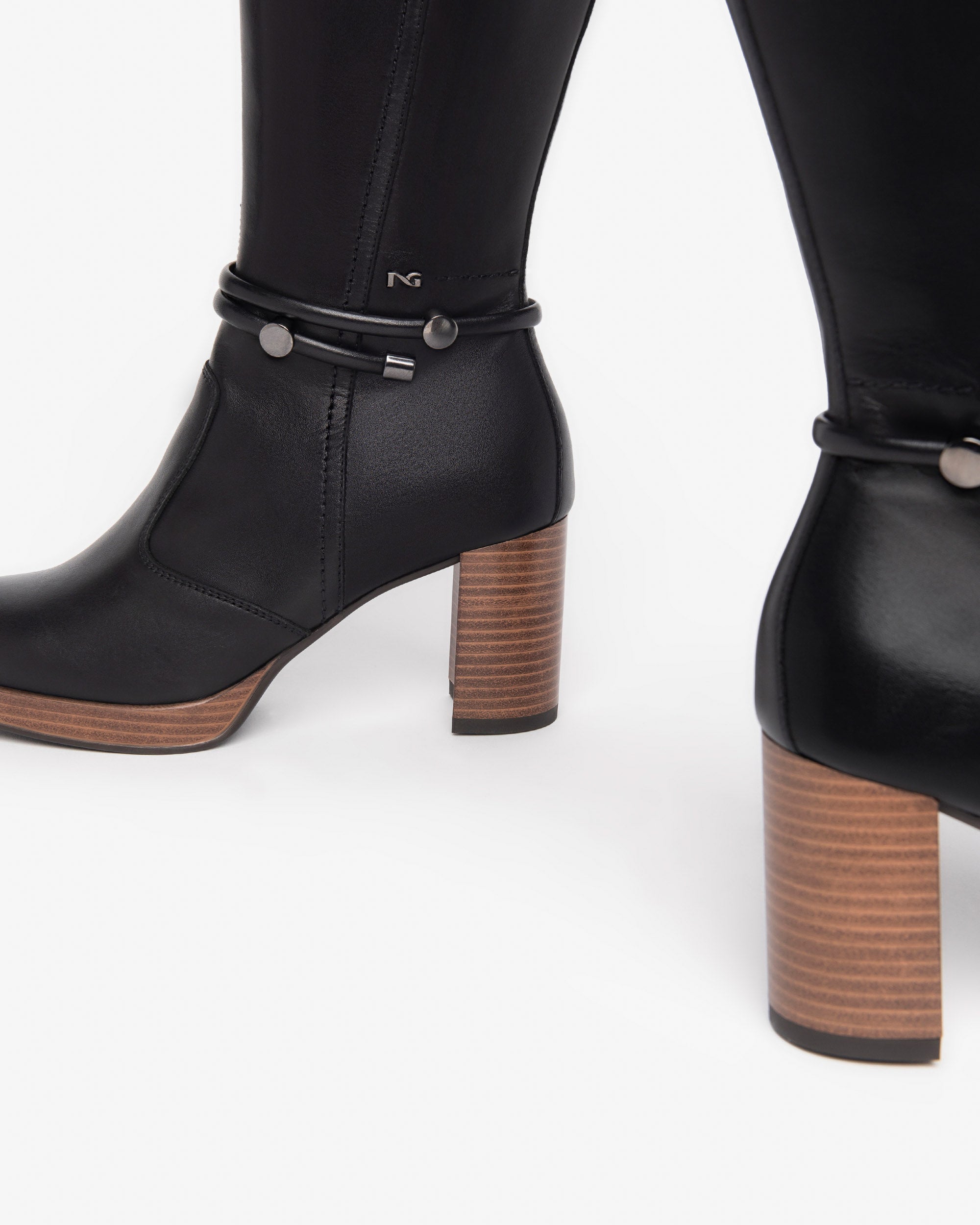 NeroGiardini Bottes Femme Cuir Détails Métal