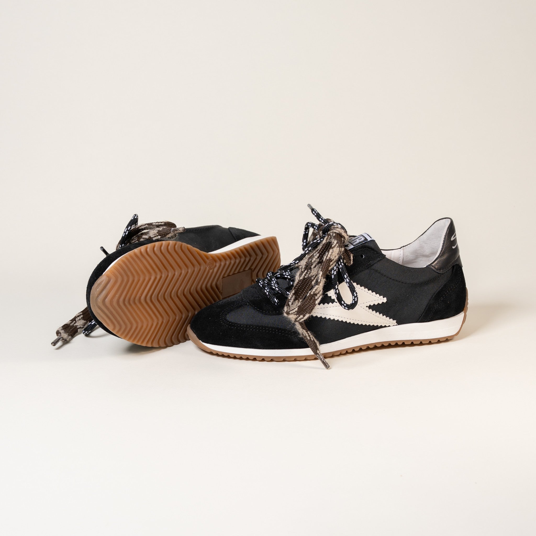 SMR June E277 baskets noir blanc toile et cuir
