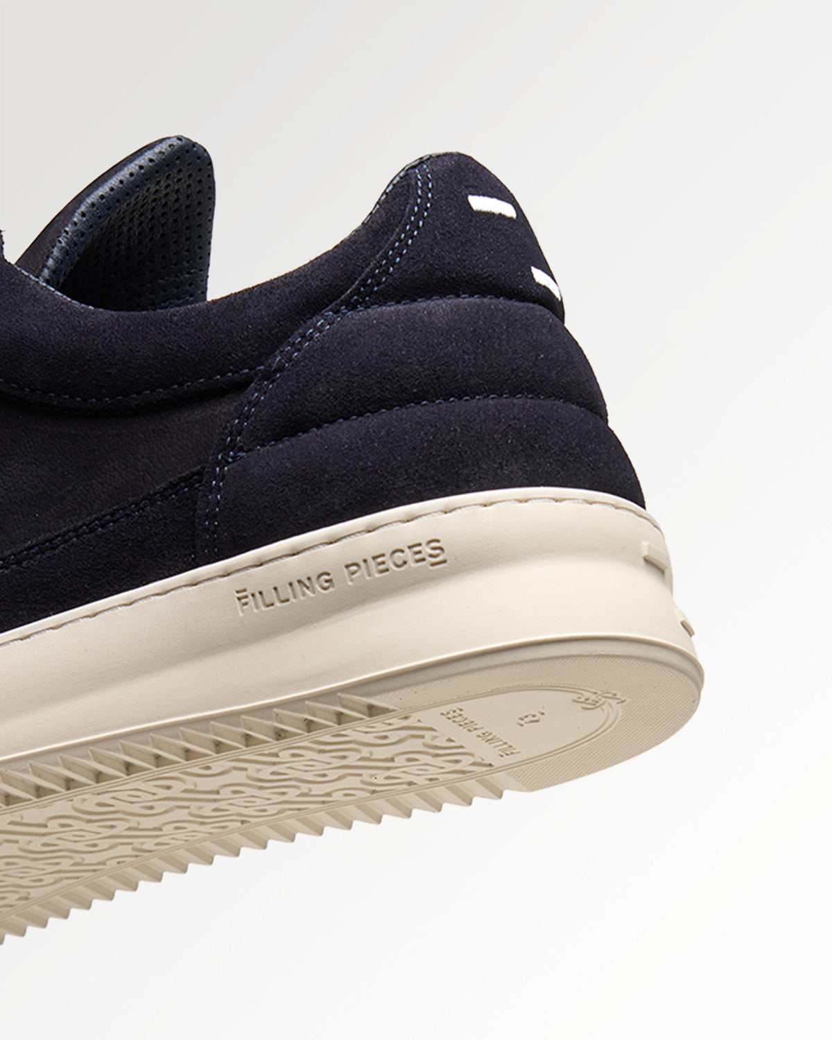 Filling Pieces Low Top Suede Grain Navy sneakers daim bleu