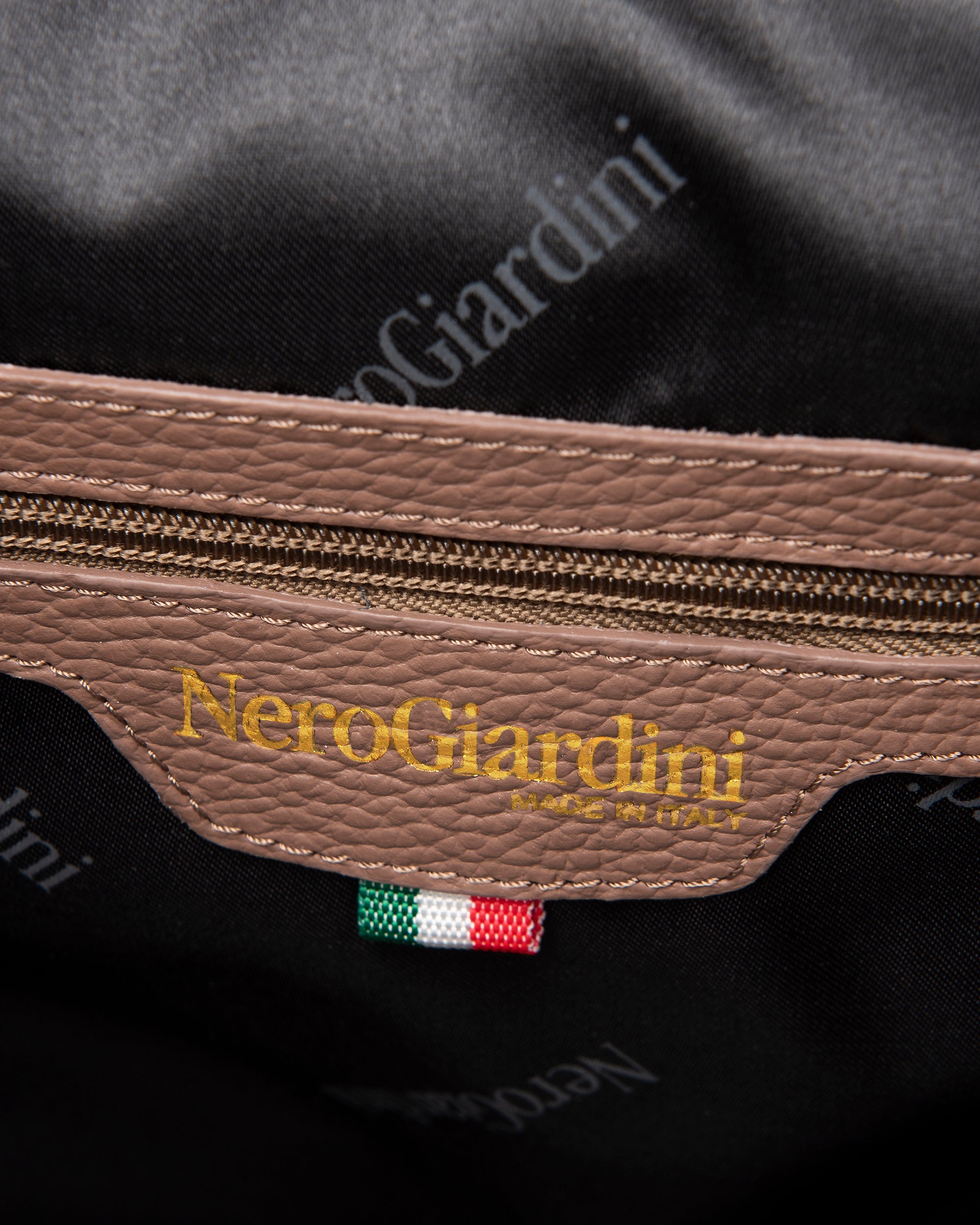NeroGiardini Sacs Femme Matière Technique Sac à Dos