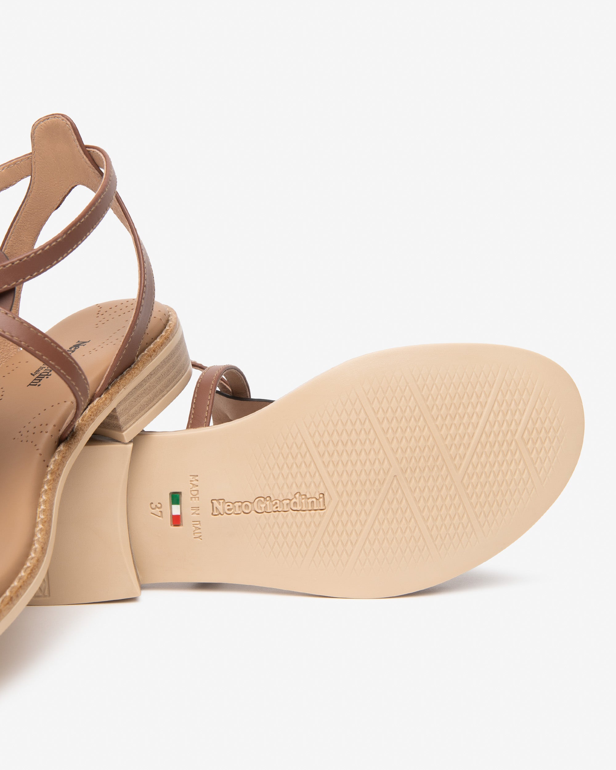 Nerogiardini Sandales Sandales Femme en Cuir Ville