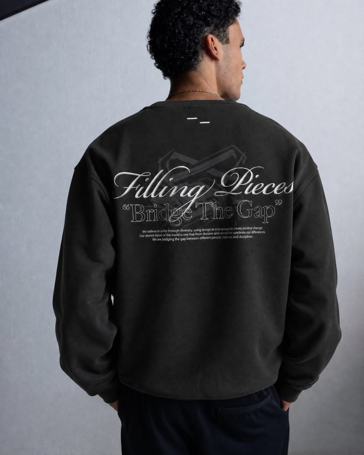 Filling Pieces Bridge the Gap Sweat coton noir vintage bio