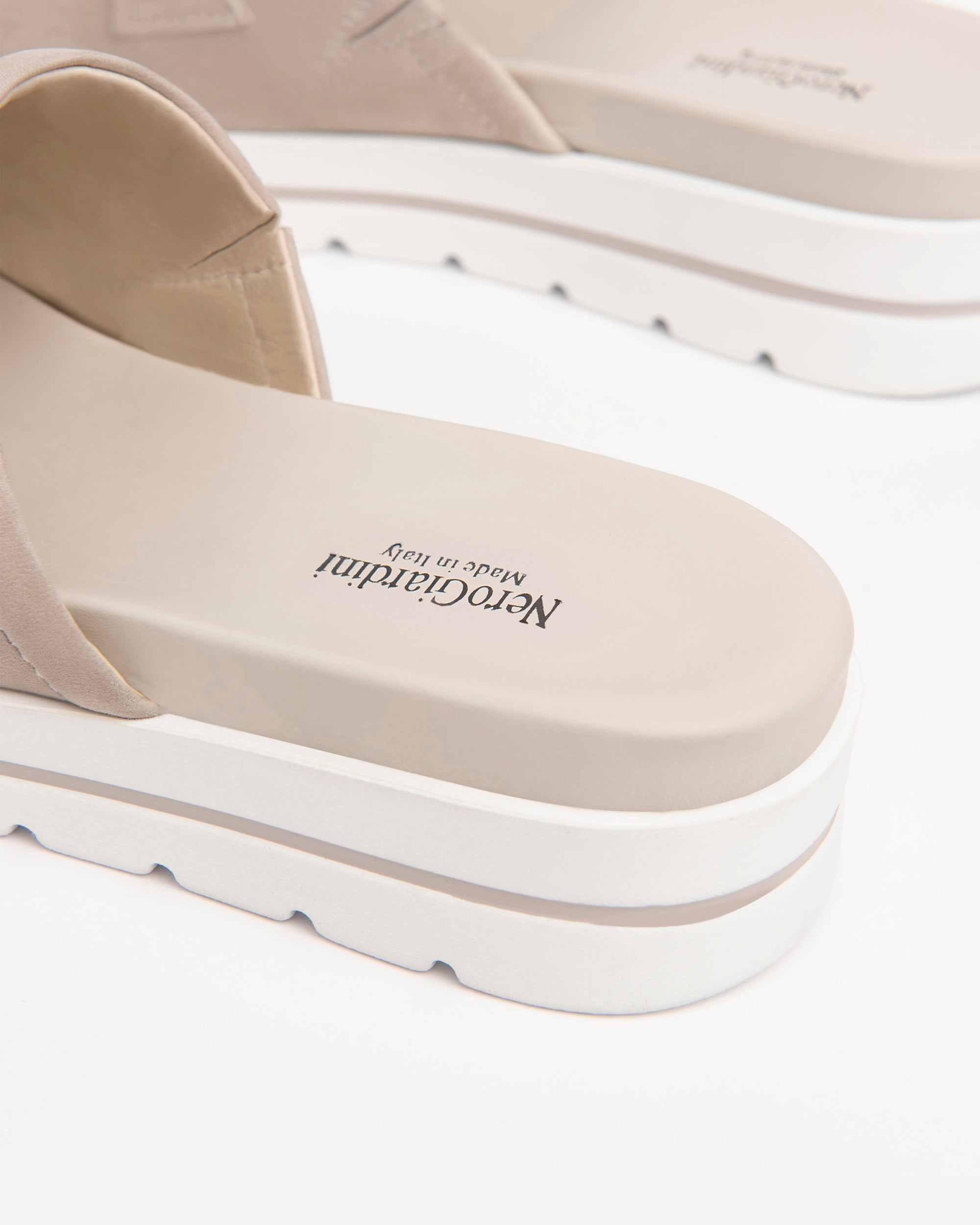 NeroGiardini Mules Femme Cuir Nubuck Chaîne 38