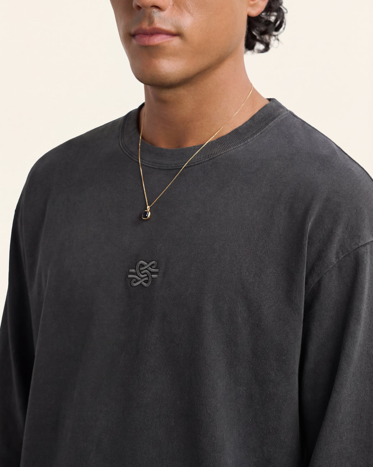 Filling Pieces Boxy Embroidered sweat coton noir vintage