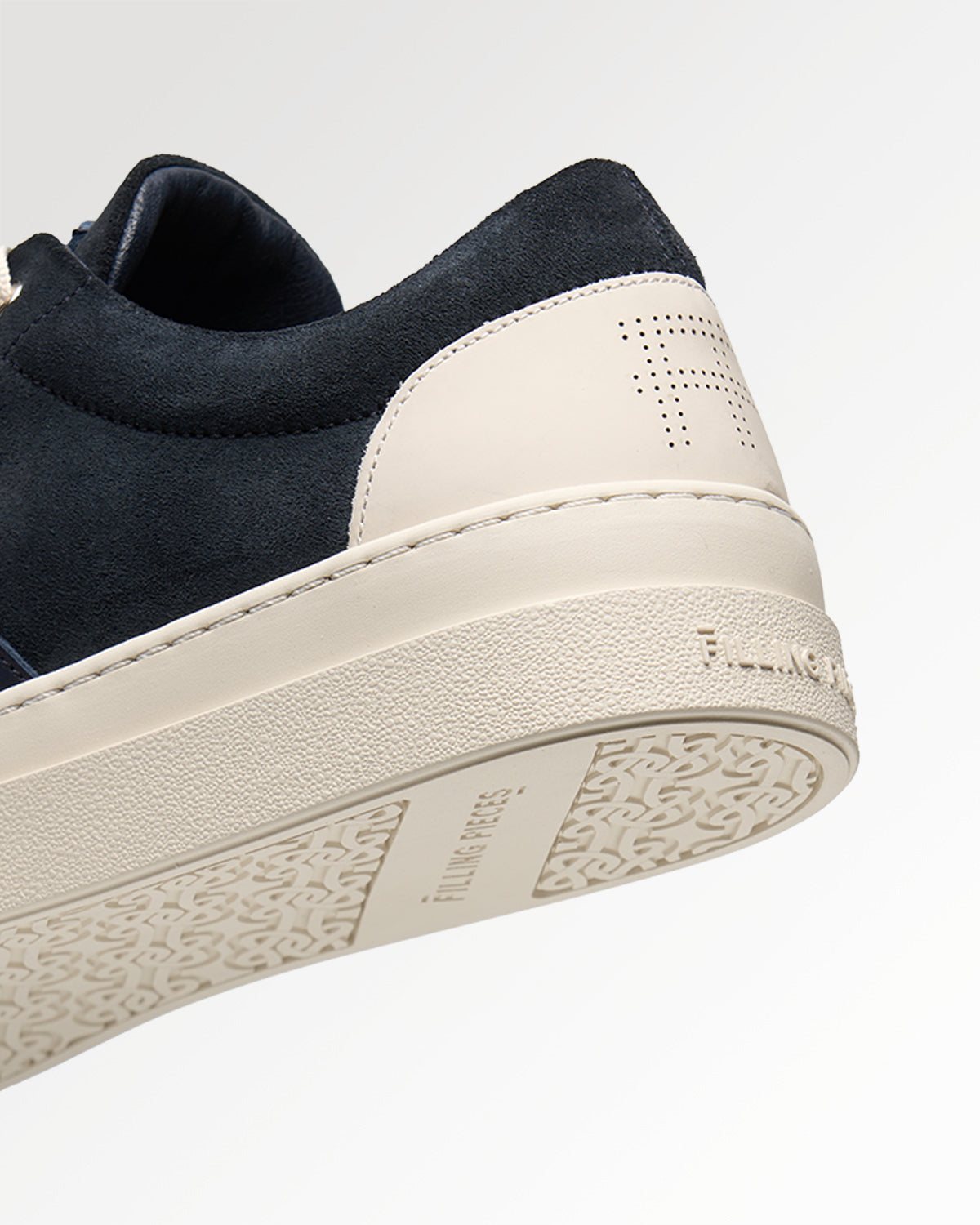 Filling Pieces Riviera Suede baskets bleu marine suède