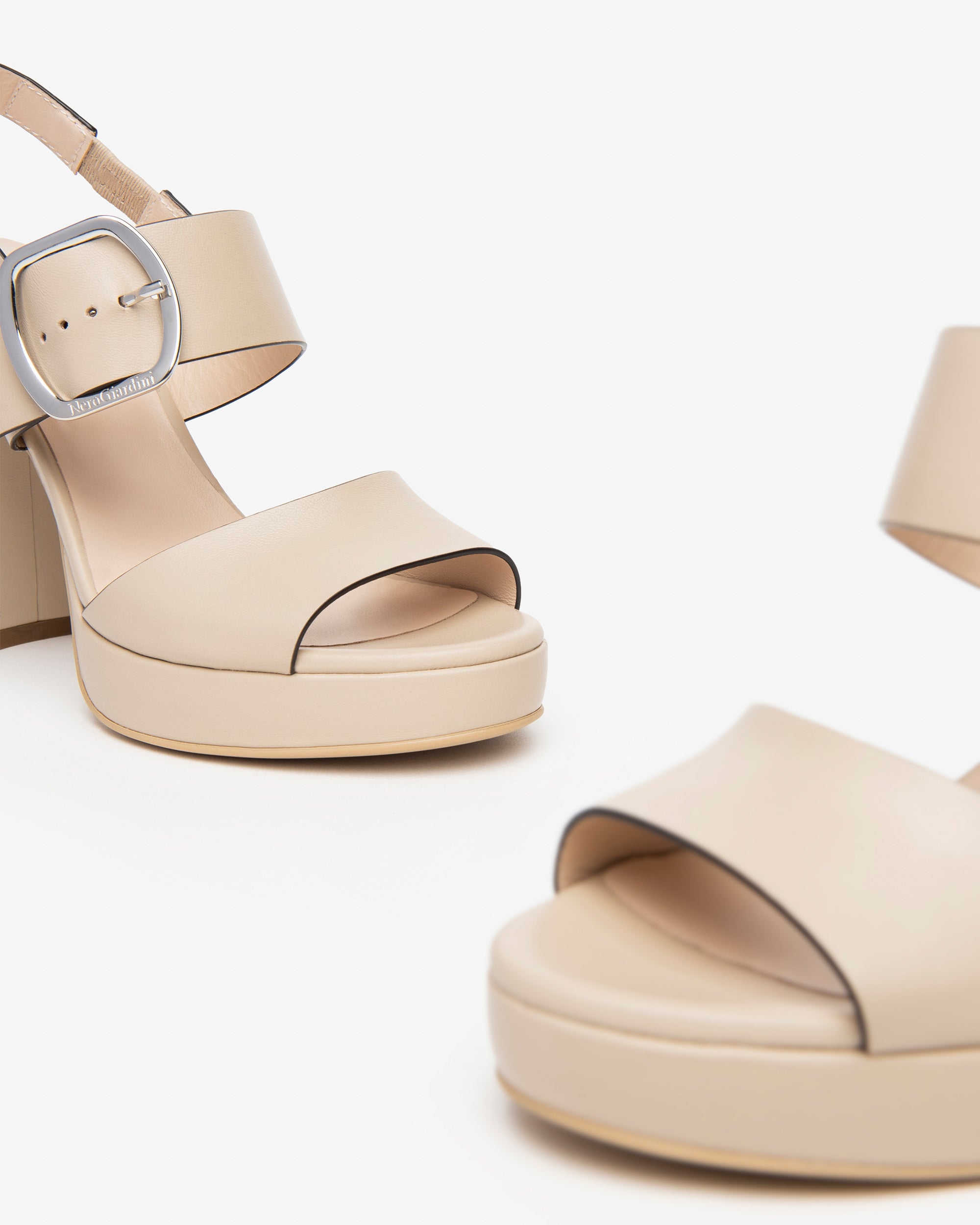 NeroGiardini Sandales Femme en Cuir Été