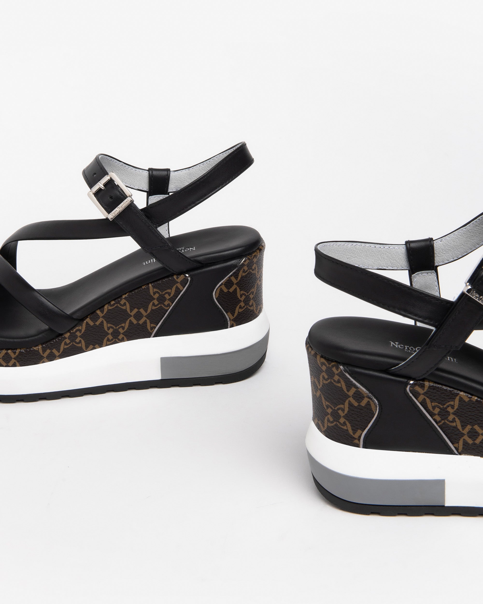 Nerogiardini Sandales Femme Cuir Nu-pieds Italie