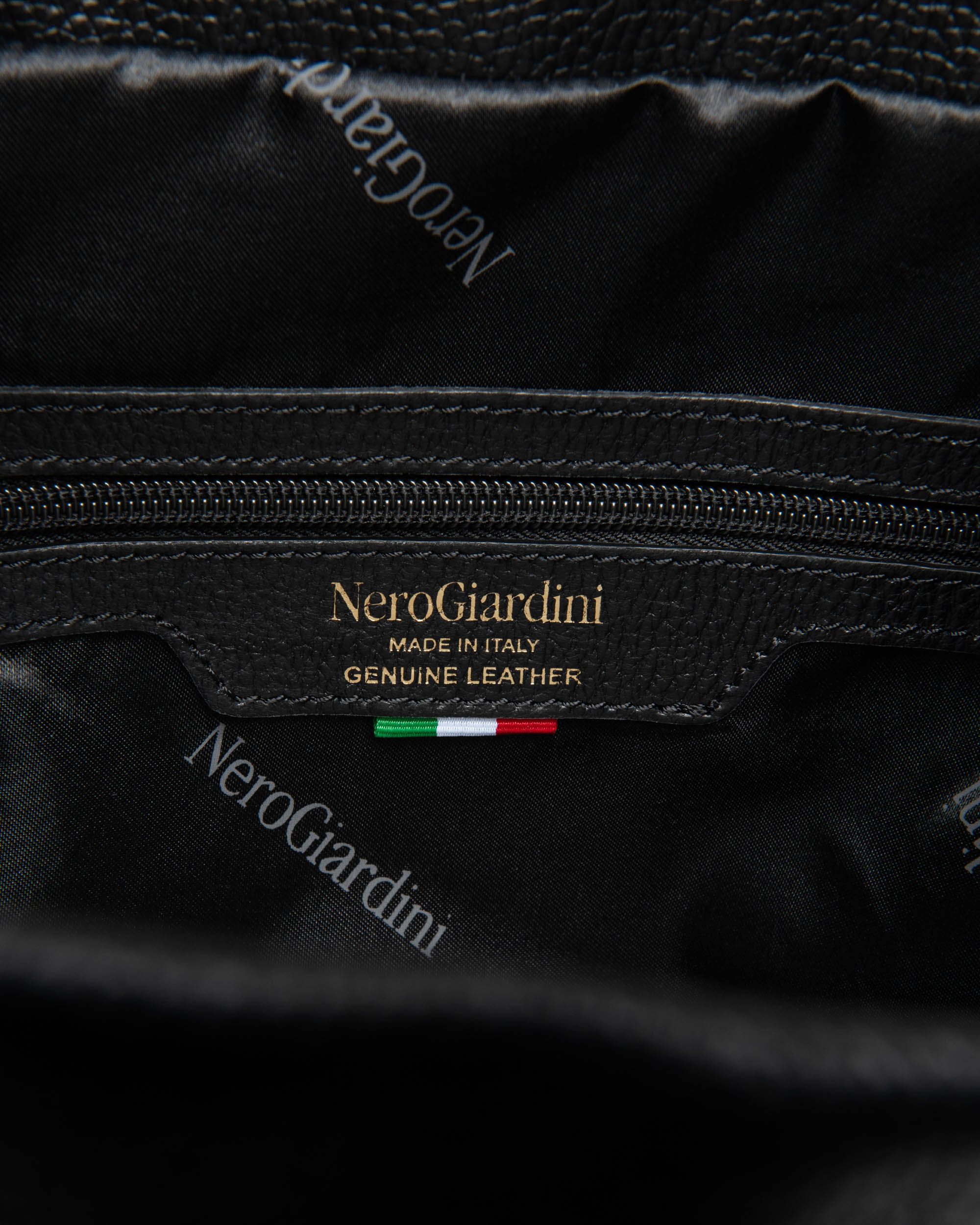 Nerogiardini Sacs sac à dos cuir femme PZ petit boucle dorée
