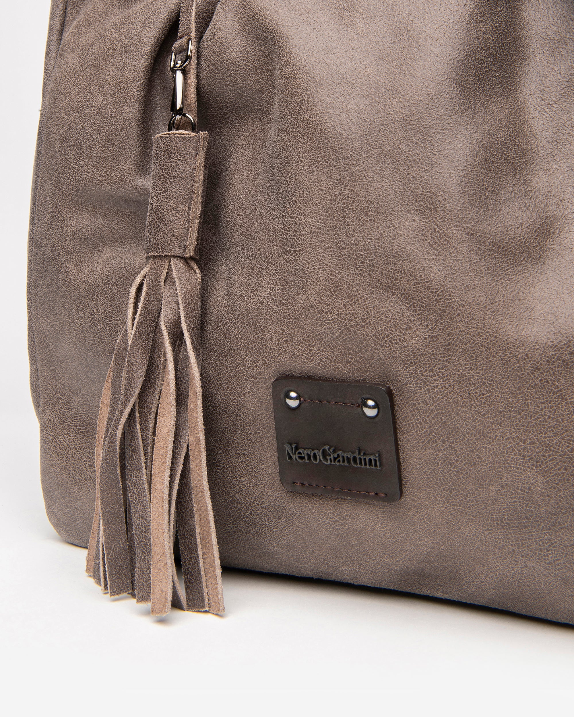 NeroGiardini Cabas Femme Cuir Souple Bandoulière Pompon