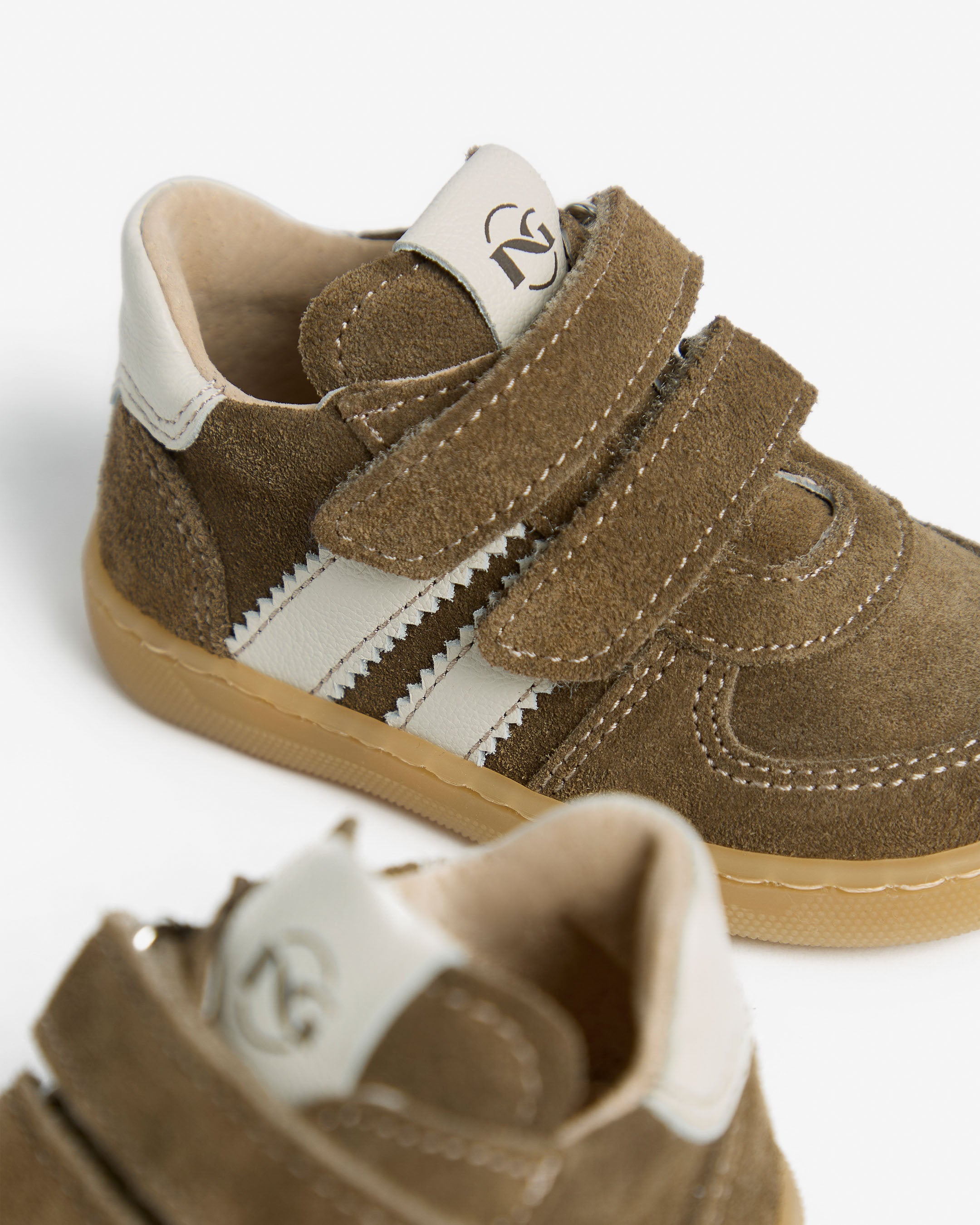 NeroGiardini Sneakers Garçon Cuir Velours sneakers 19-24 légères