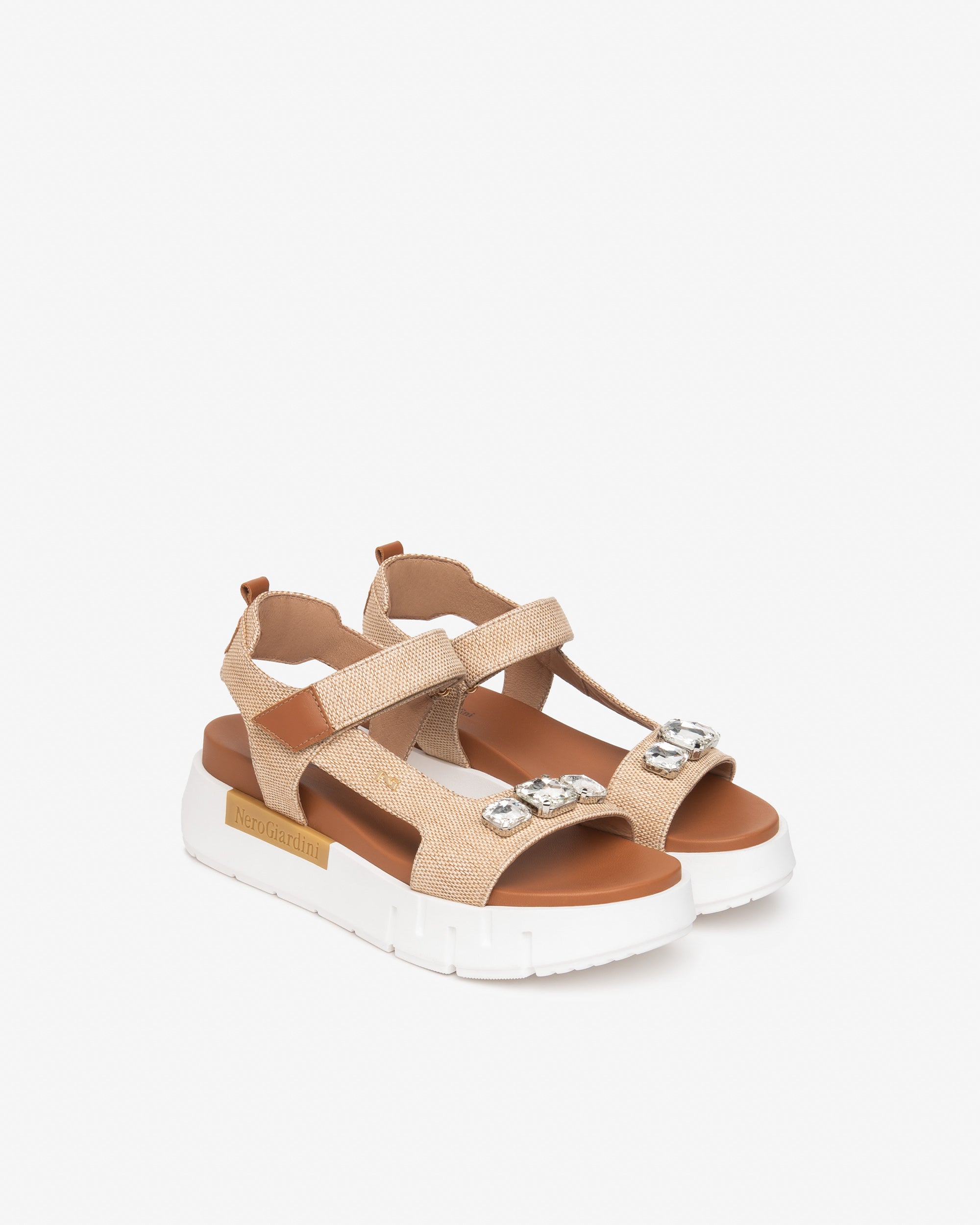 NeroGiardini Sandales cuir tissu femme été