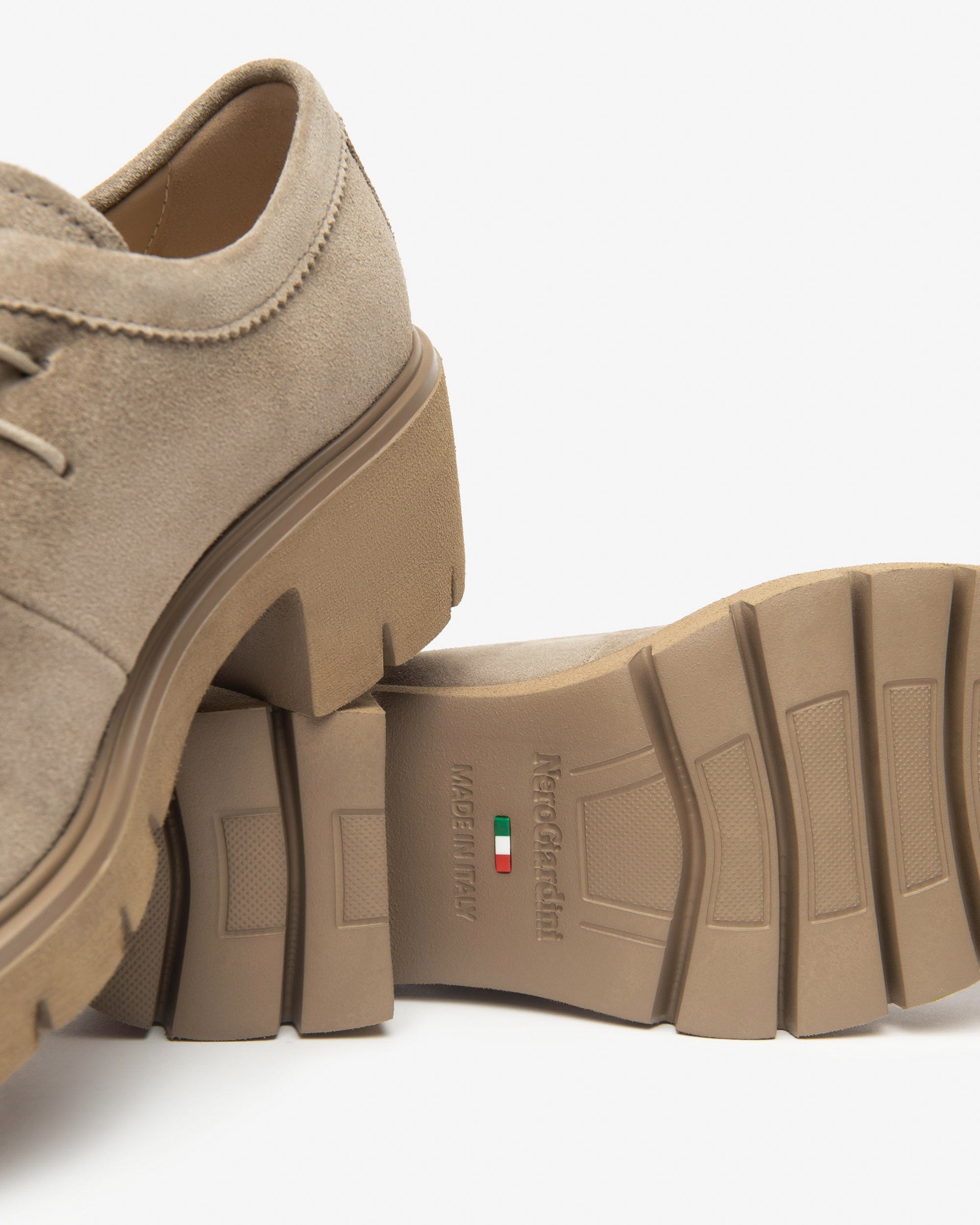 Nerogiardini Chaussures à Lacets Femme Cuir Velours