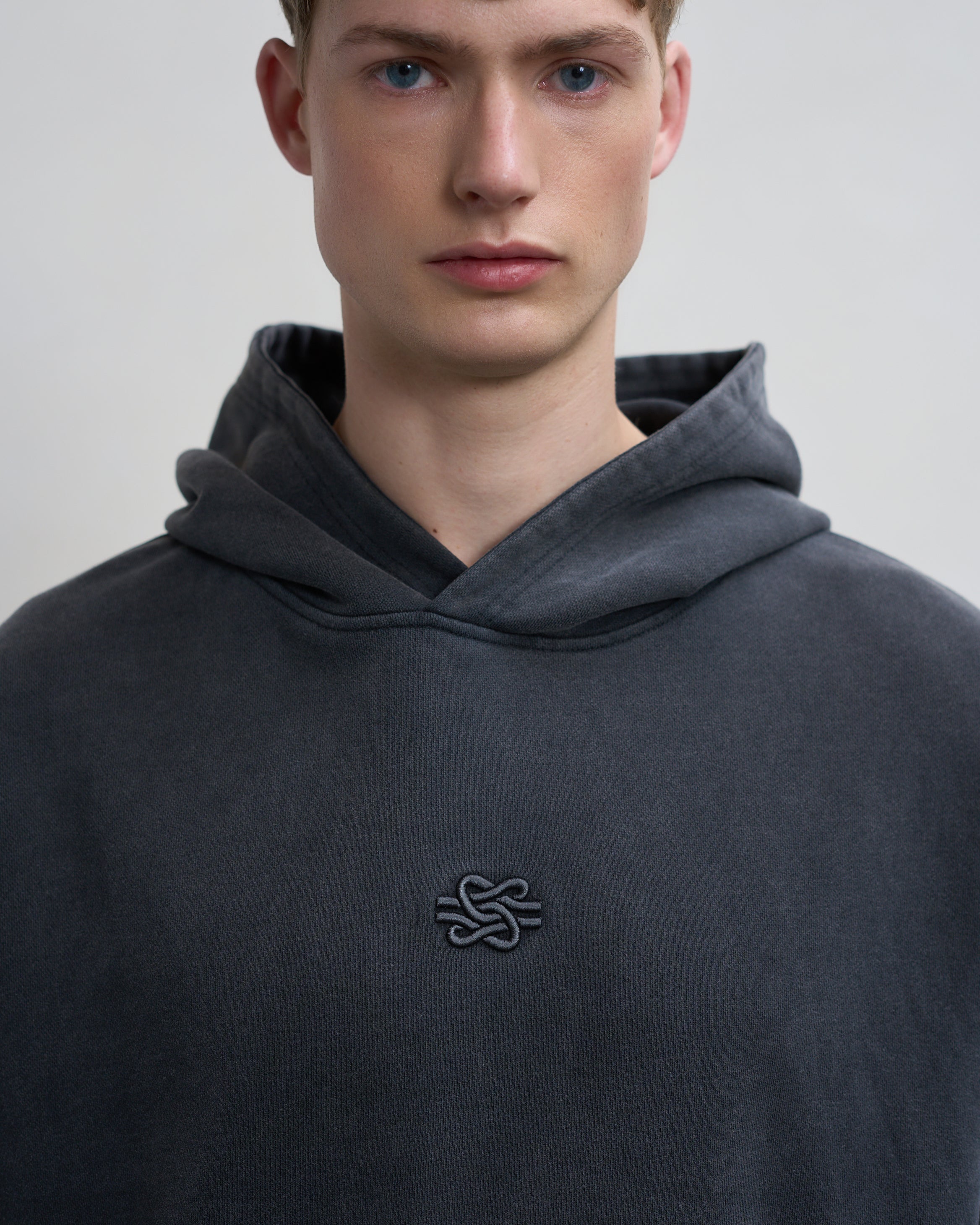 Filling Pieces Boxy Embroidered hoodie Vintage Black coton bio
