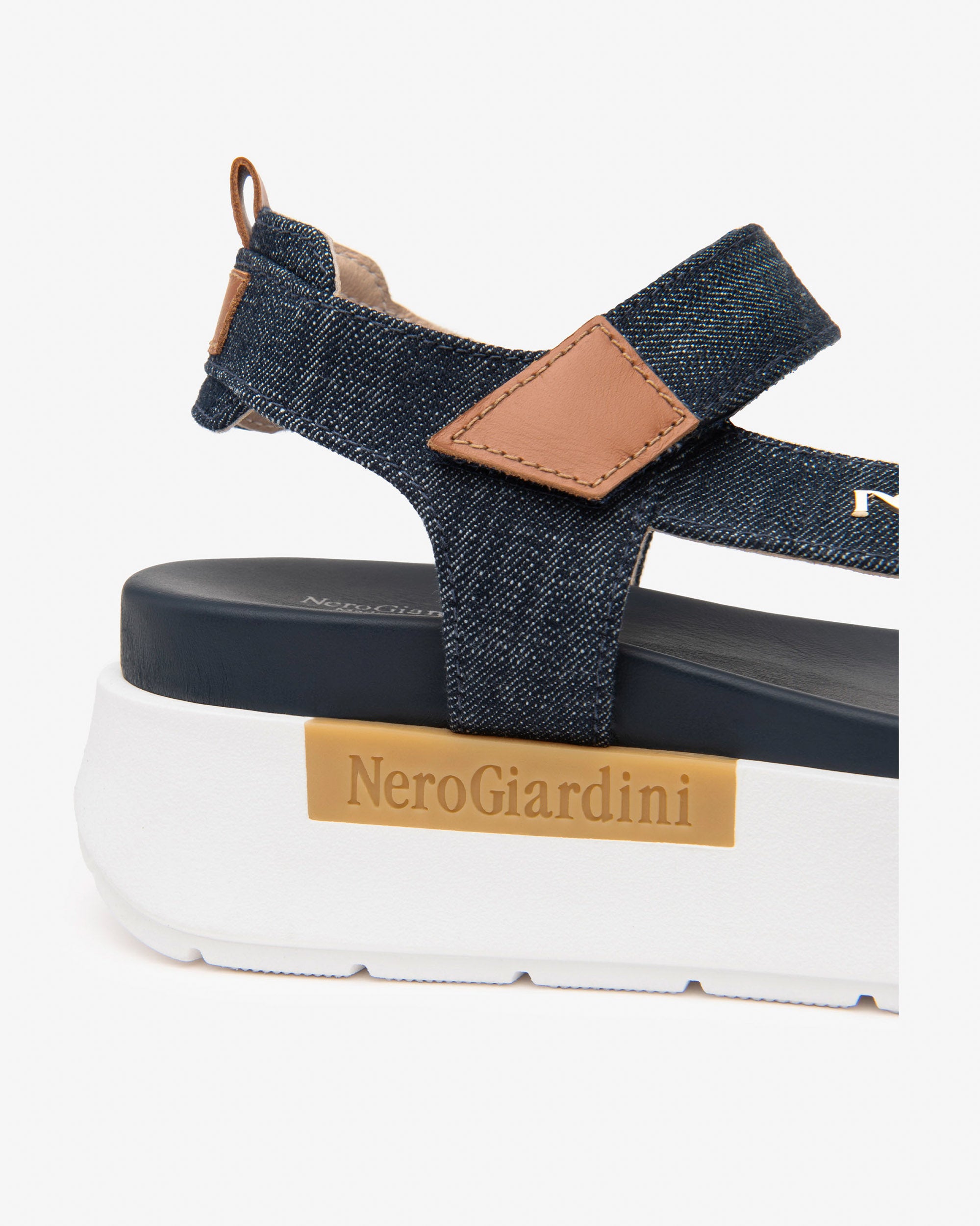 NeroGiardini Sandales Femme Tissu Cuir Été