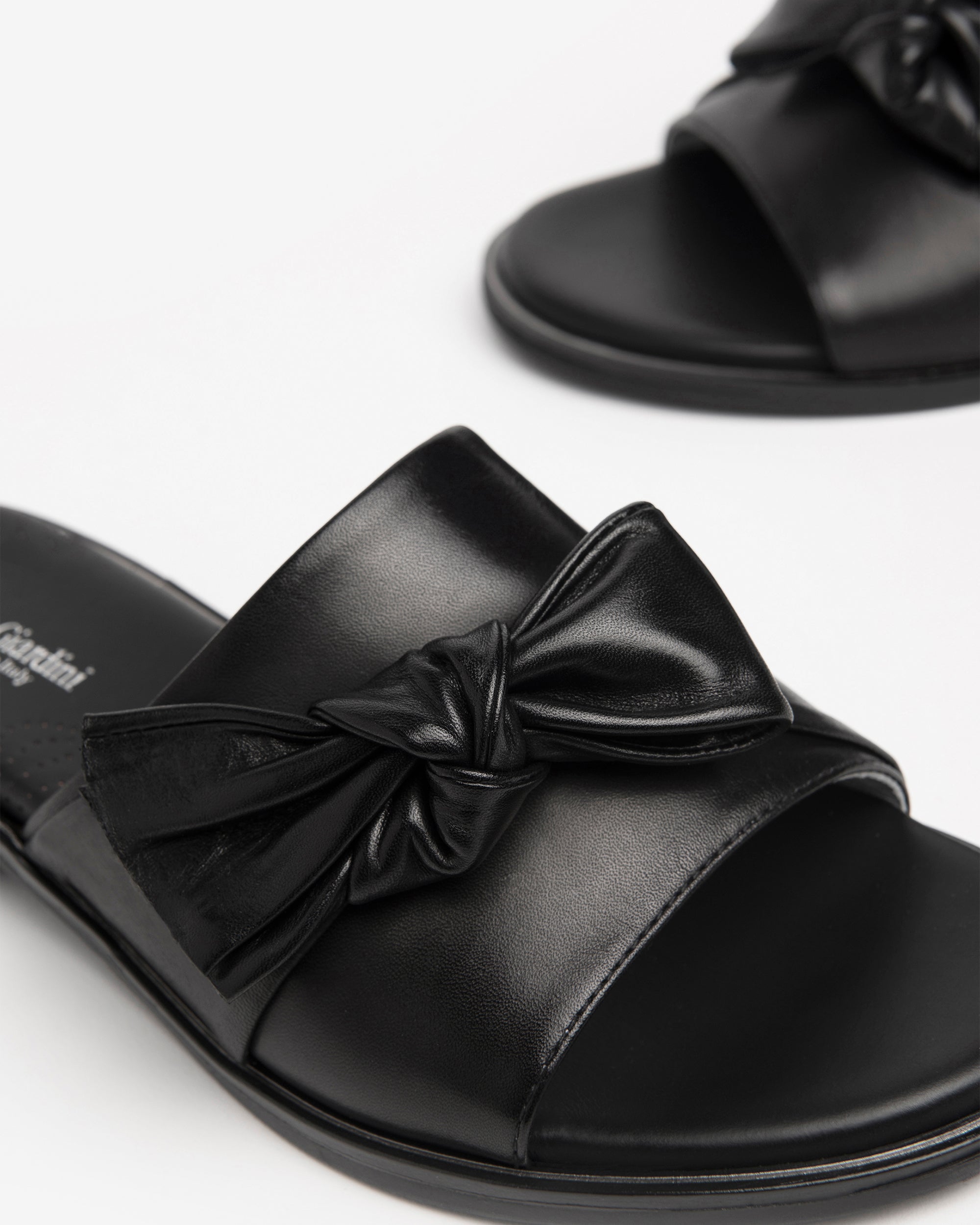 NeroGiardini Mules Femme Cuir Nœud Talon 2,5 cm