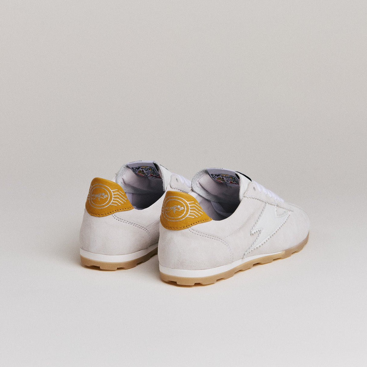SMR Cassie D466 baskets daim blanc cassé moutarde