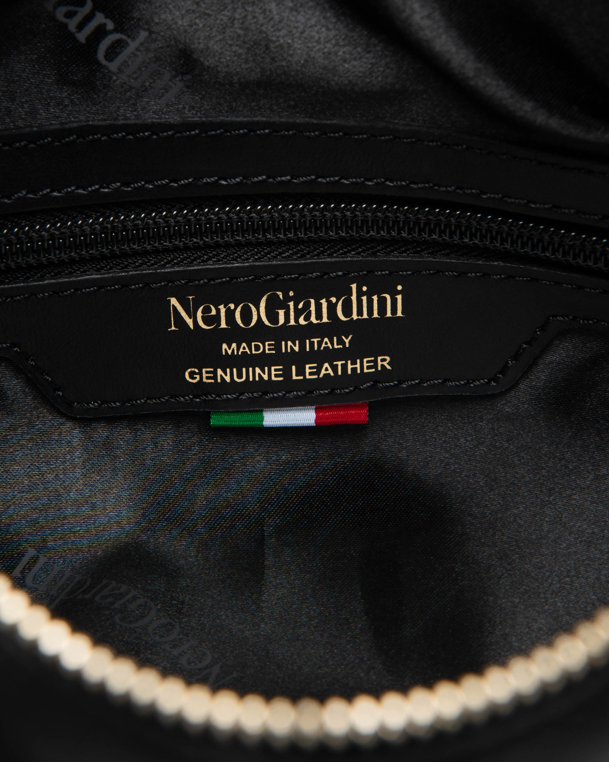 Nerogiardini Besace Femme Cuir Hobo Zip Doré Italien