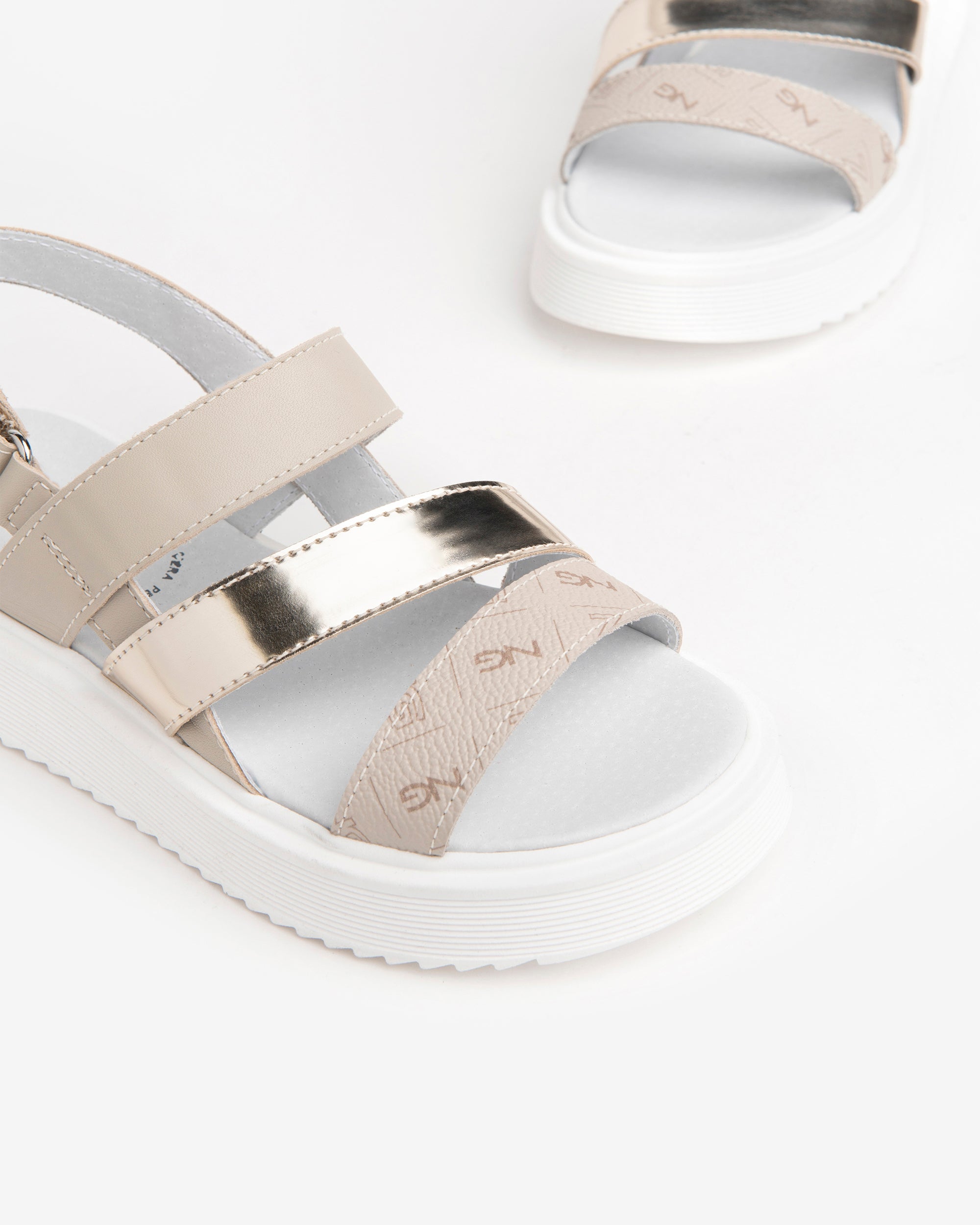Nerogiardini Sandales Teens Fille Scratch Cuir Légères