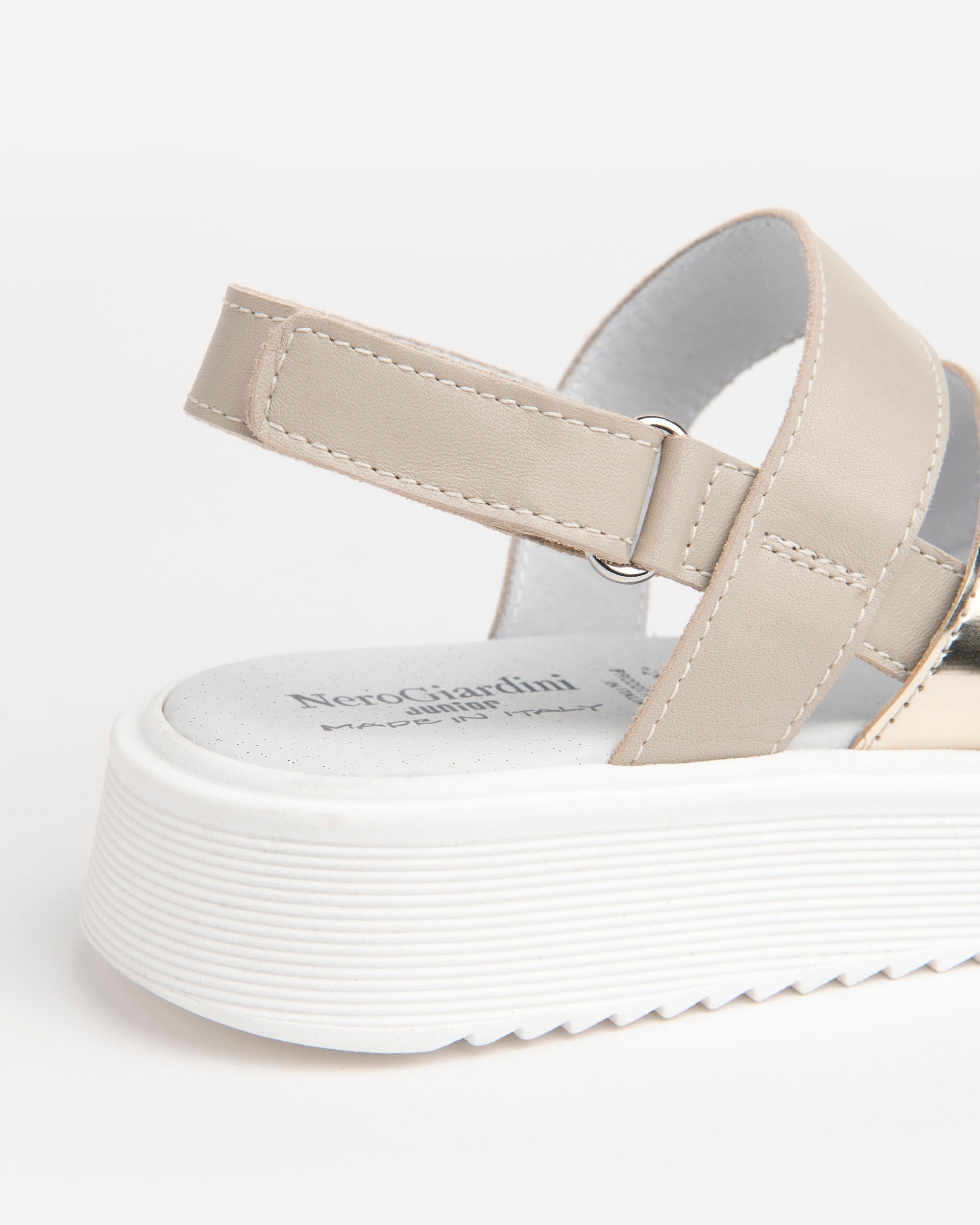 Nerogiardini Sandales Teens Fille Scratch Cuir Légères