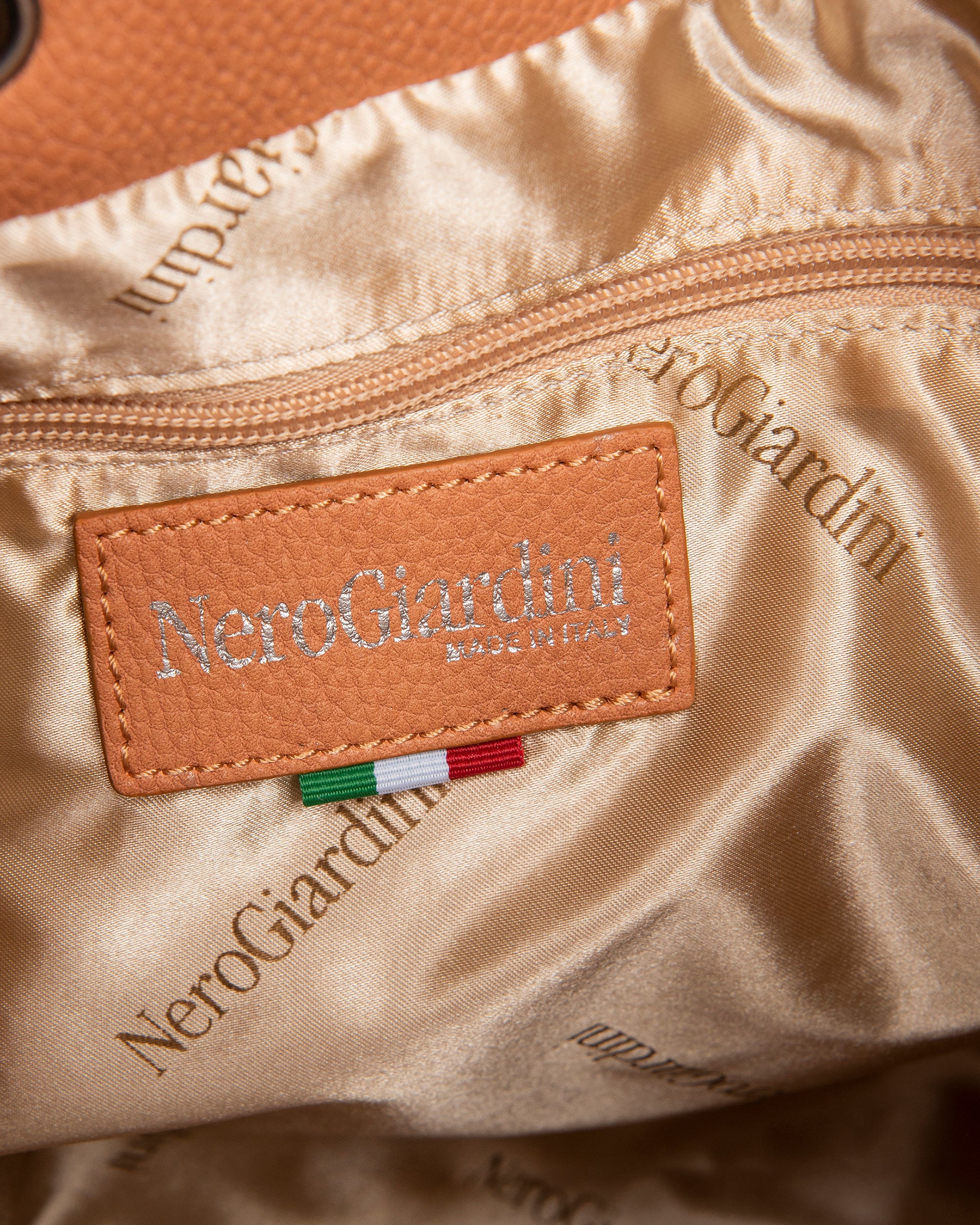 NeroGiardini Sacs Femme Sac Seau Tissu Technique