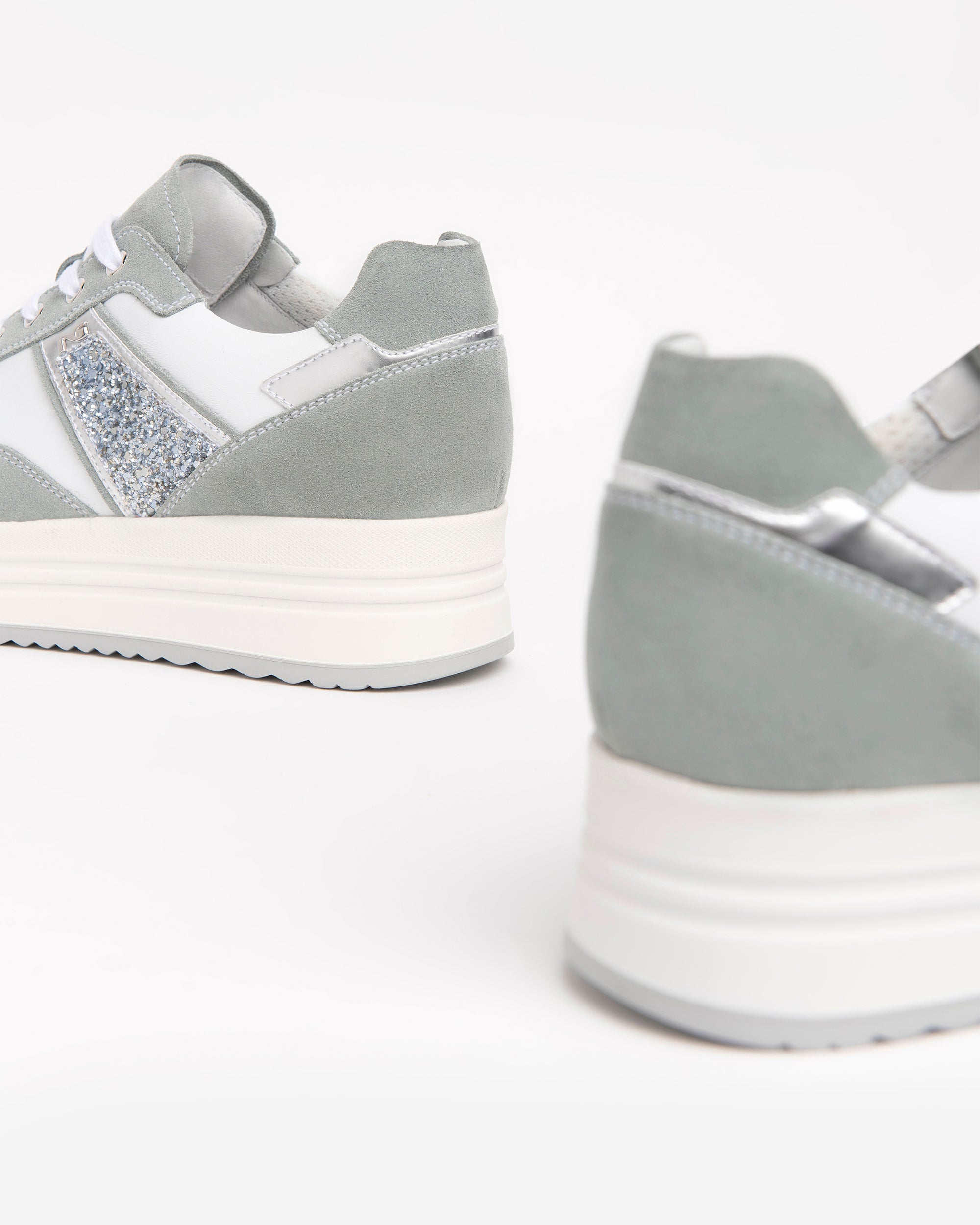 Nerogiardini Sneakers Femme Cuir et Velours Confort