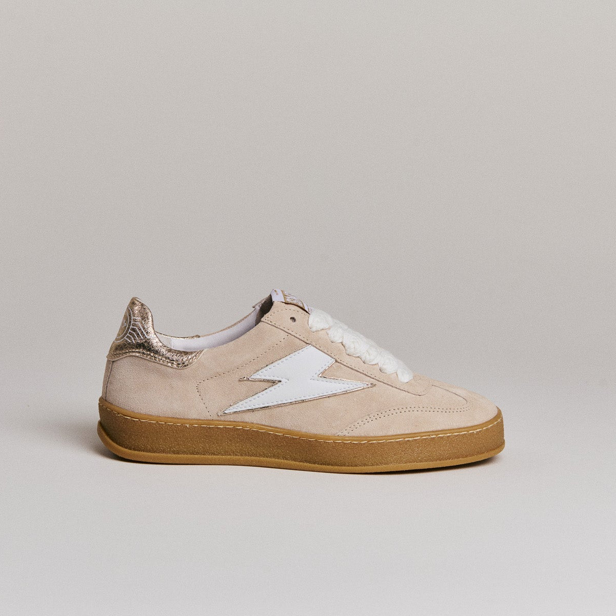 SMR India D147 baskets daim beige détails or